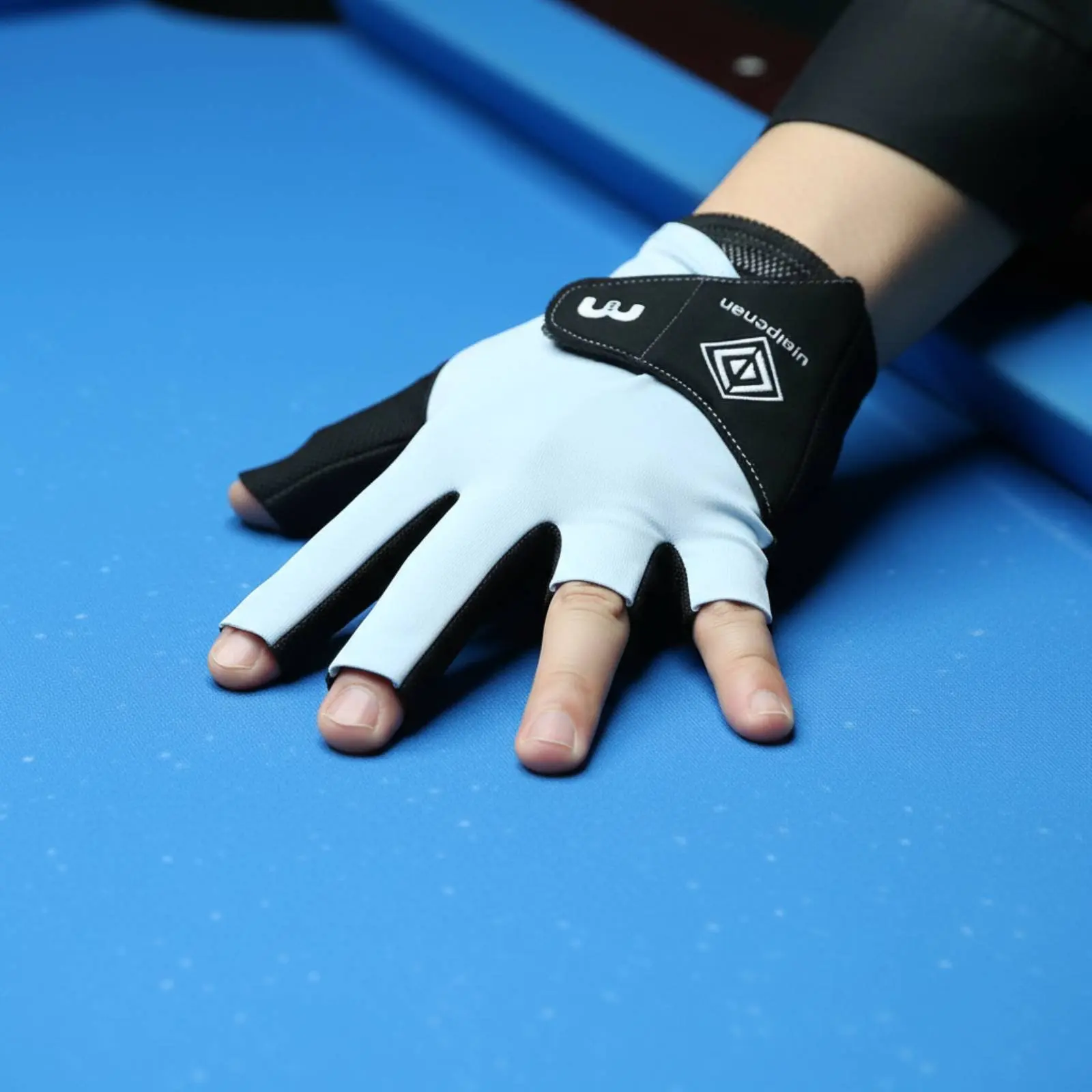 Snooker Cue Glove High Elasticity 3 Finger Billiards Glove Sports Accessory Lightweight Adjustable Wrist Strap
Snooker Cue Glove High Elasticity 3 Finger Billiards Glove Sports Accessory Lightweight Adjustable Wrist Strap