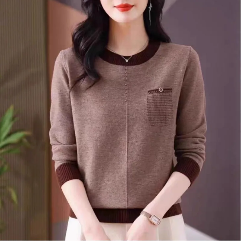 Middle-aged Mother's Base Shirt for Women Round Neck Color-blocking Sweater Autumn and Winter New Fashionable Knitted Top 
Middle-aged Mother's Base Shirt for Women Round Neck Color-blocking Sweater Autumn and Winter New Fashionable Knitted Top