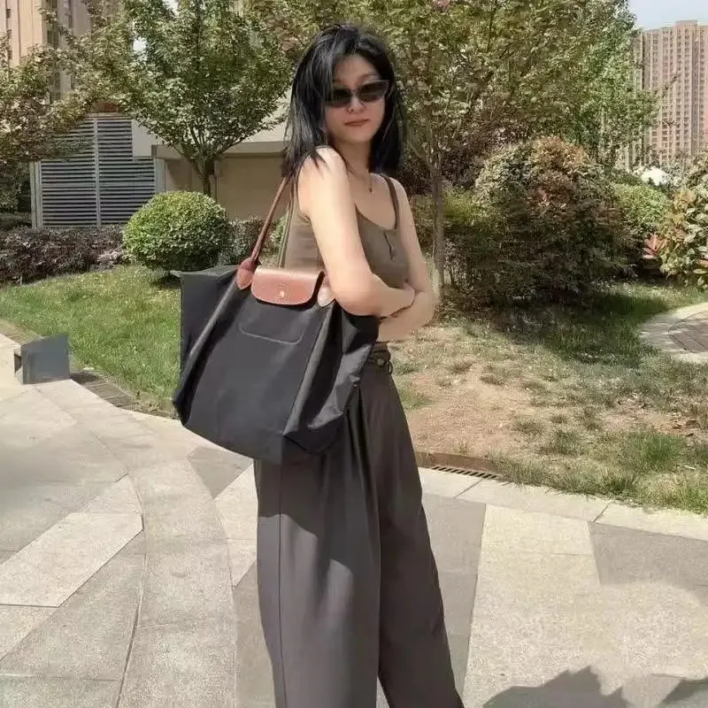 2025 Designer Bags Tote Bag Branded Handbag Laptop Beach Travel Nylon Shoulder Casual Canvas
2025 Designer Bags Tote Bag Branded Handbag Laptop Beach Travel Nylon Shoulder Casual Canvas