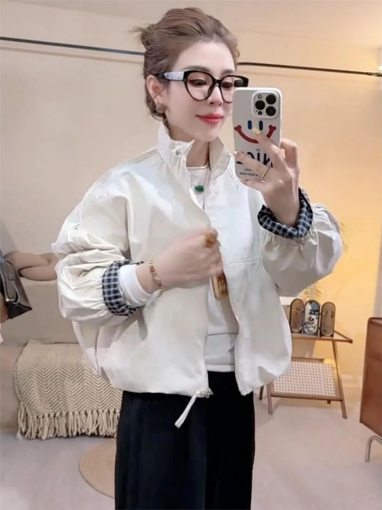 Korean Style Plaid Splicing Stand Collar Short Jacket Women's Fashion Autumn New All-Match Small Size Coat Top
Korean Style Plaid Splicing Stand Collar Short Jacket Women's Fashion Autumn New All-Match Small Size Coat Top