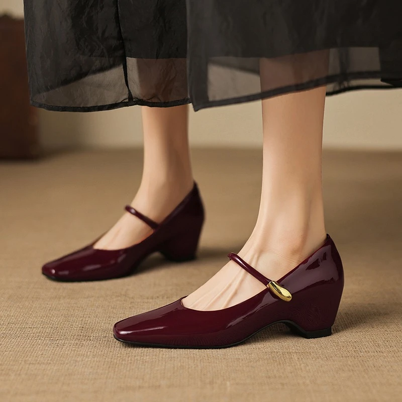 2026 New High Heeled Shoes Square Toe Leather Shoes for Women's Retro Patent Leather Shoe Femme Heel Pumps
2026 New High Heeled Shoes Square Toe Leather Shoes for Women's Retro Patent Leather Shoe Femme Heel Pumps