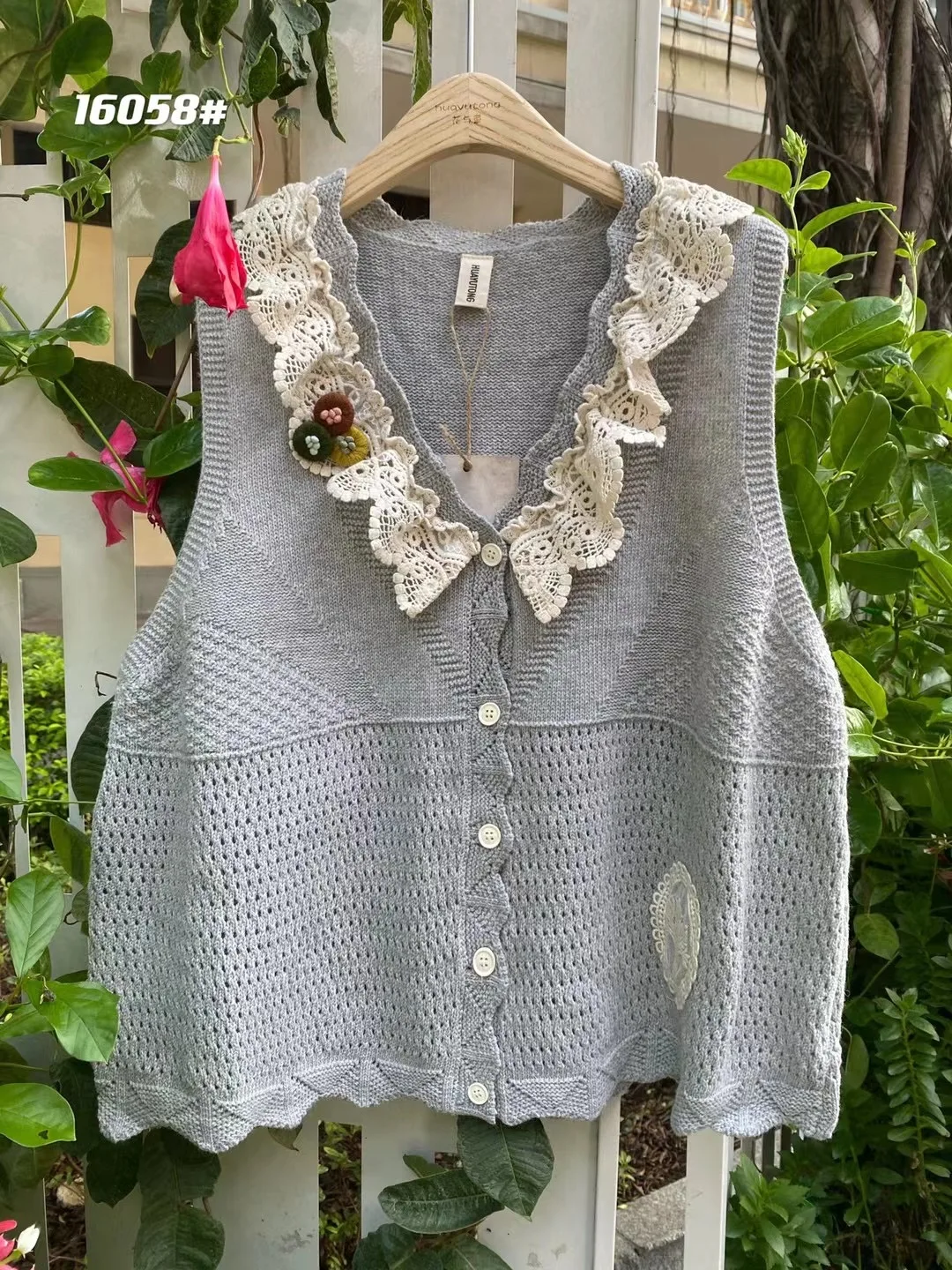 Sweet Sle Lace Splice Single Button Knitted Vest Korean Sle Flule Cardigan Svel Top for Young Women
Sweet Sle Lace Splice Single Button Knitted Vest Korean Sle Flule Cardigan Svel Top for Young Women