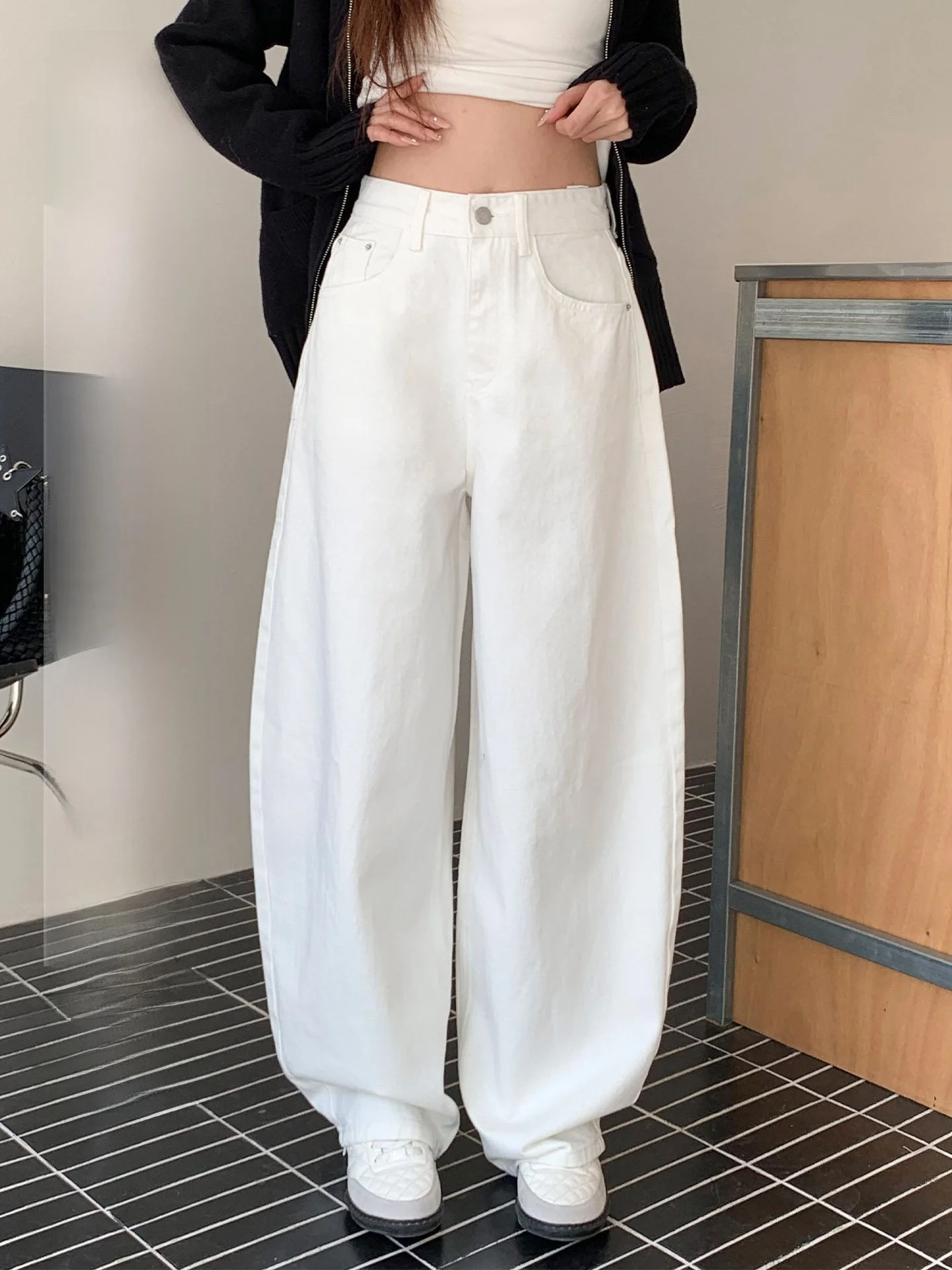 Loose Casual Wide Leg Jeans Women's Winter Style White Curved Knife Bootcut Pants Floor-Length Cotton Natural Waist Jeans
Loose Casual Wide Leg Jeans Women's Winter Style White Curved Knife Bootcut Pants Floor-Length Cotton Natural Waist Jeans