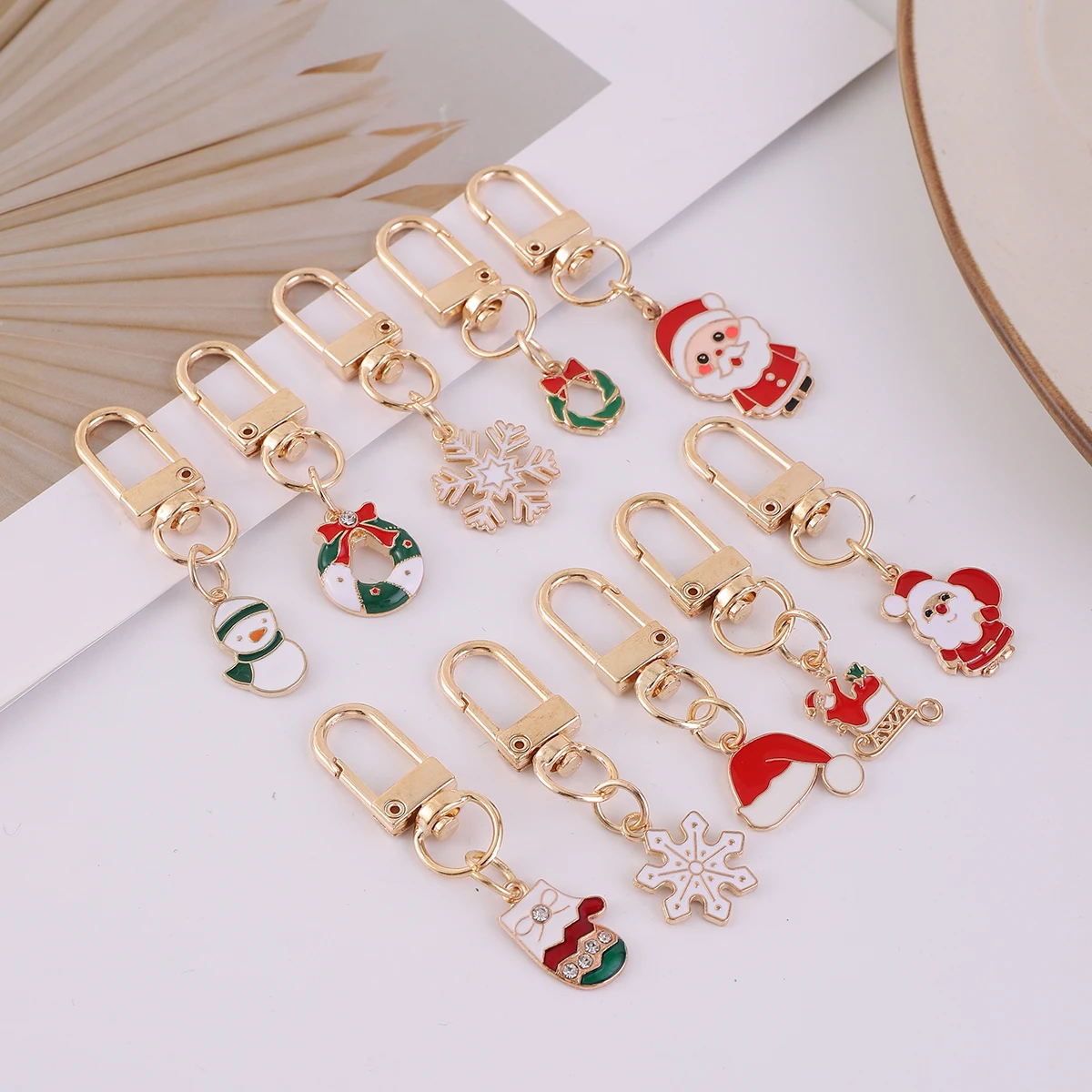 10 Pcs Cartoons Metal Christmas Series Gifts keychain Ornament purse Bag Christmas Accessories for Christmas Party Gift
10 Pcs Cartoons Metal Christmas Series Gifts keychain Ornament purse Bag Christmas Accessories for Christmas Party Gift