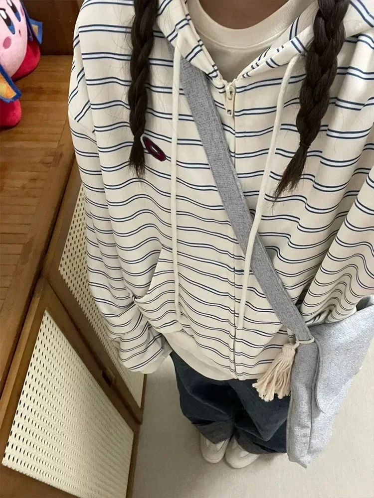 Korean Style Stripe Hooded Cardigan Hoodie Women Autumn New Small Lazy Loose Oversize Zip Hoodie Outerwear Sweatshirt
Korean Style Stripe Hooded Cardigan Hoodie Women Autumn New Small Lazy Loose Oversize Zip Hoodie Outerwear Sweatshirt