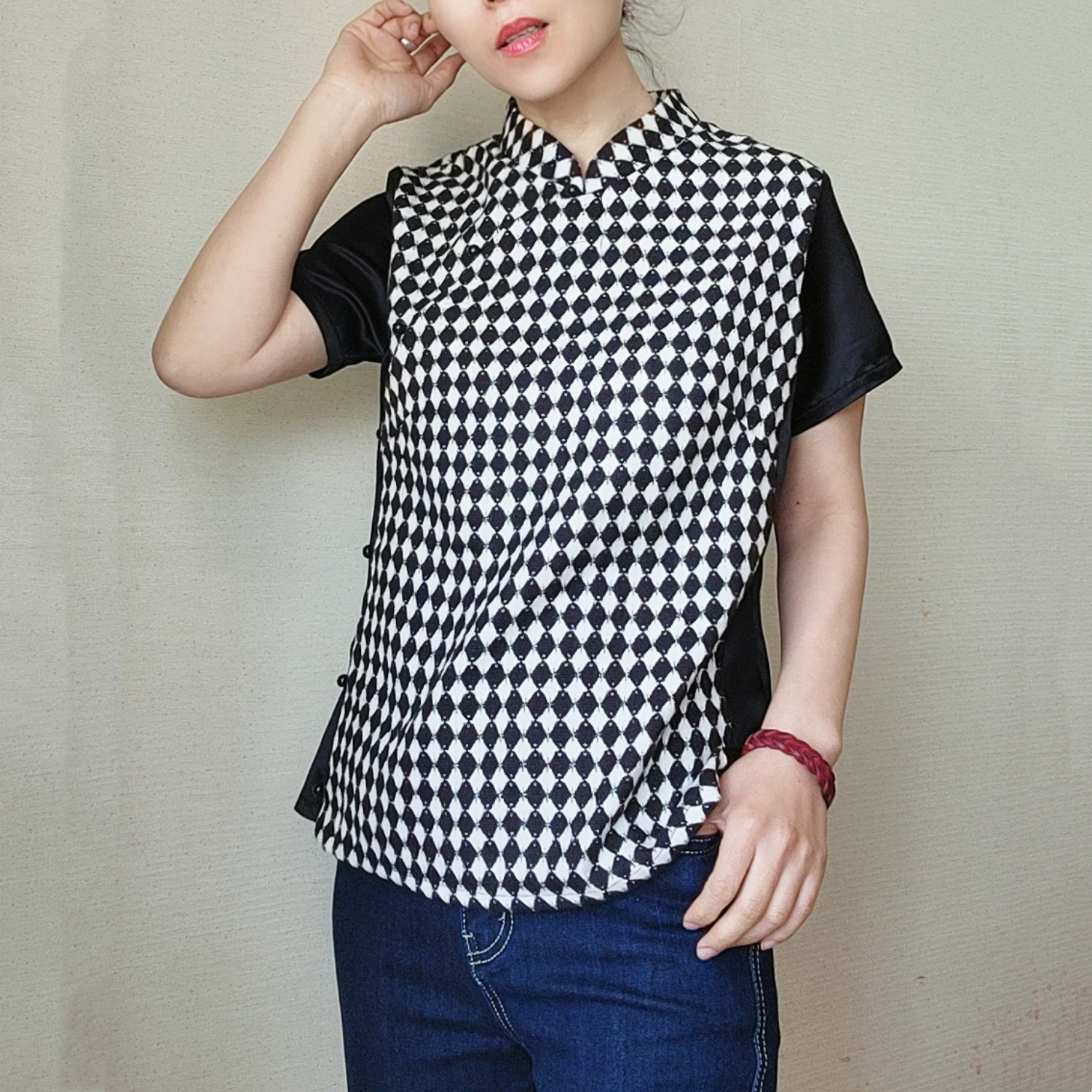 Оригинальный дизайн, летняя новинка, модный узор, воротник-стойка, приталенный крой, повседневная одежда для женщин
Оригинальный дизайн, летняя новинка, модный узор, воротник-стойка, приталенный крой, повседневная одежда для женщин