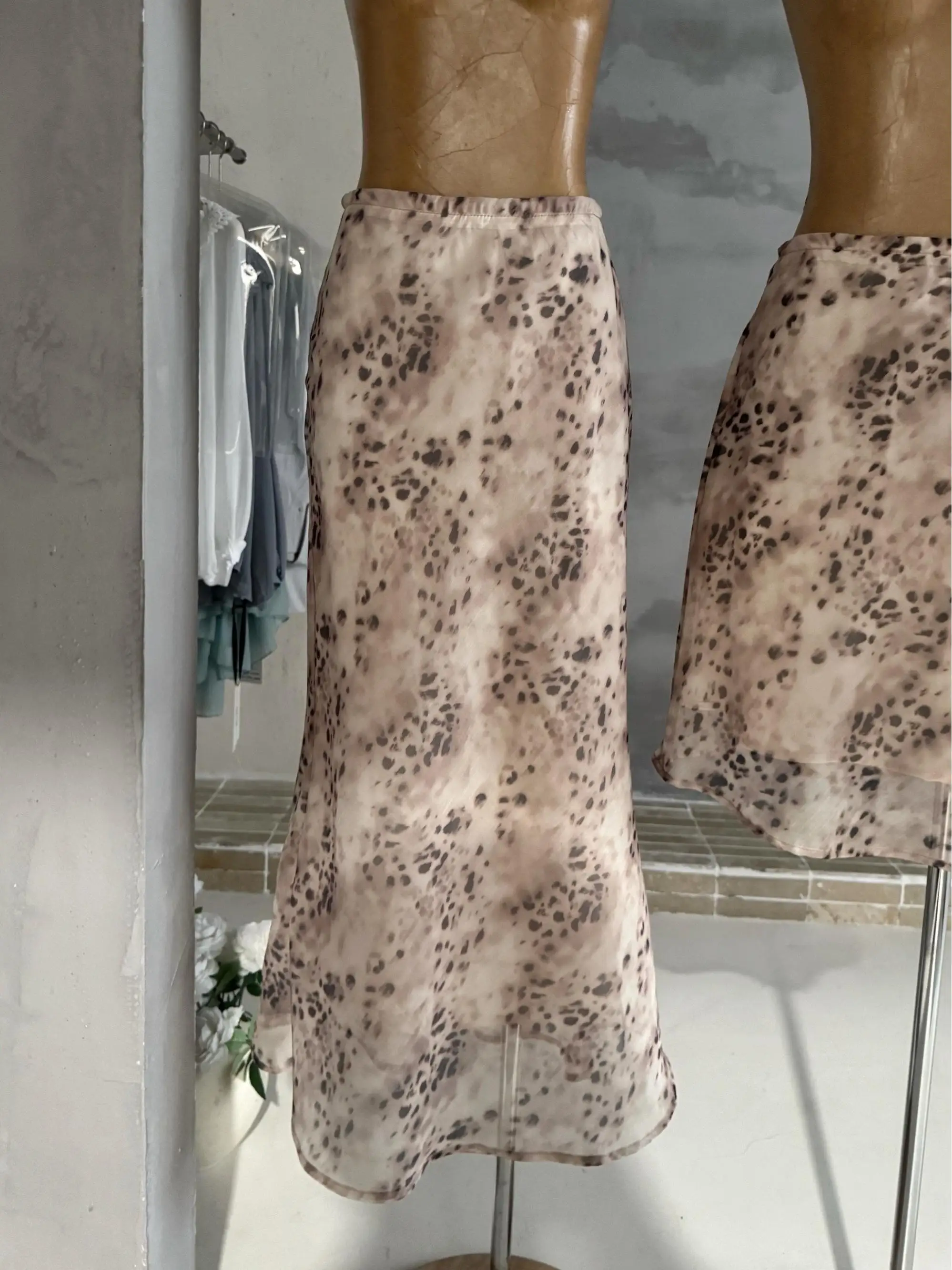 13STUDO2026 Fashionable Leopard Print A-Line Skirt Double Version Flirty Chiffon Half-length Skirt for Young Women
13STUDO2026 Fashionable Leopard Print A-Line Skirt Double Version Flirty Chiffon Half-length Skirt for Young Women