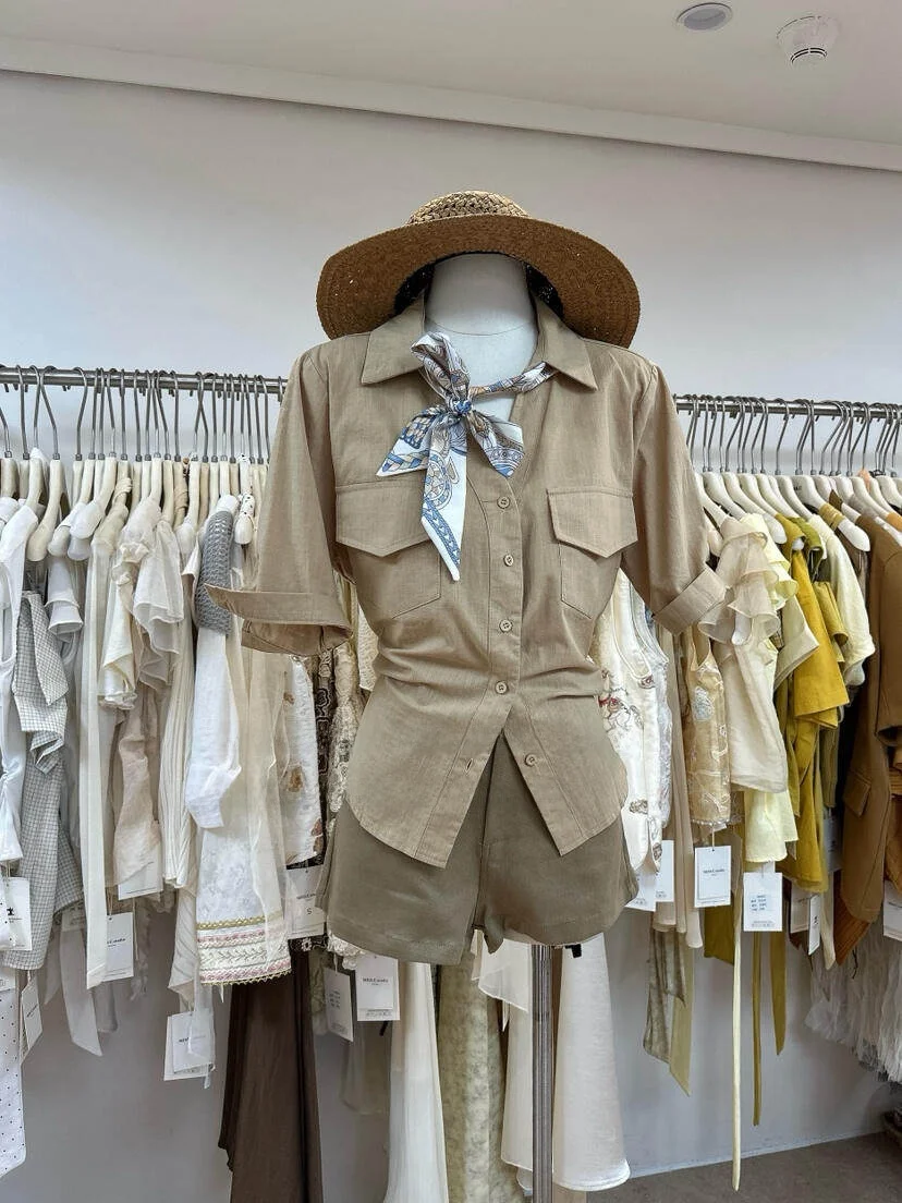 Elegant Commuter Style Women's Shirt Sleeveless Summer Fashion High Knowledge Casual Neck Pullover Polyester UV Protection
Elegant Commuter Style Women's Shirt Sleeveless Summer Fashion High Knowledge Casual Neck Pullover Polyester UV Protection