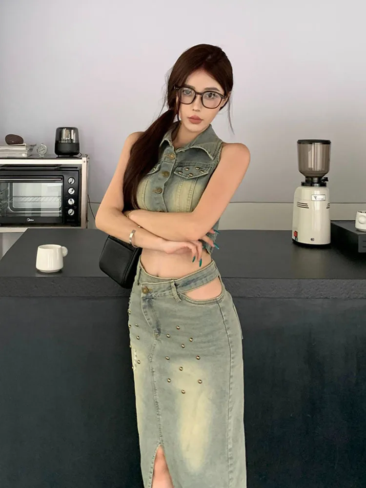 2024 Summer Vintage Denim Two Piece Sets Sexy Girls Halter Neck Short Vest Tops + High Waist Long Skirt Split Design Suit
2024 Summer Vintage Denim Two Piece Sets Sexy Girls Halter Neck Short Vest Tops + High Waist Long Skirt Split Design Suit