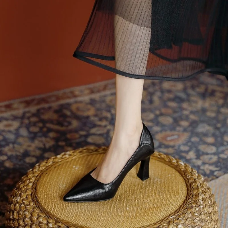 Elegant and simple high-heeled shoes for women2026New autumn niche comfortable stiletto fashion pointed-toe shoes
Elegant and simple high-heeled shoes for women2026New autumn niche comfortable stiletto fashion pointed-toe shoes