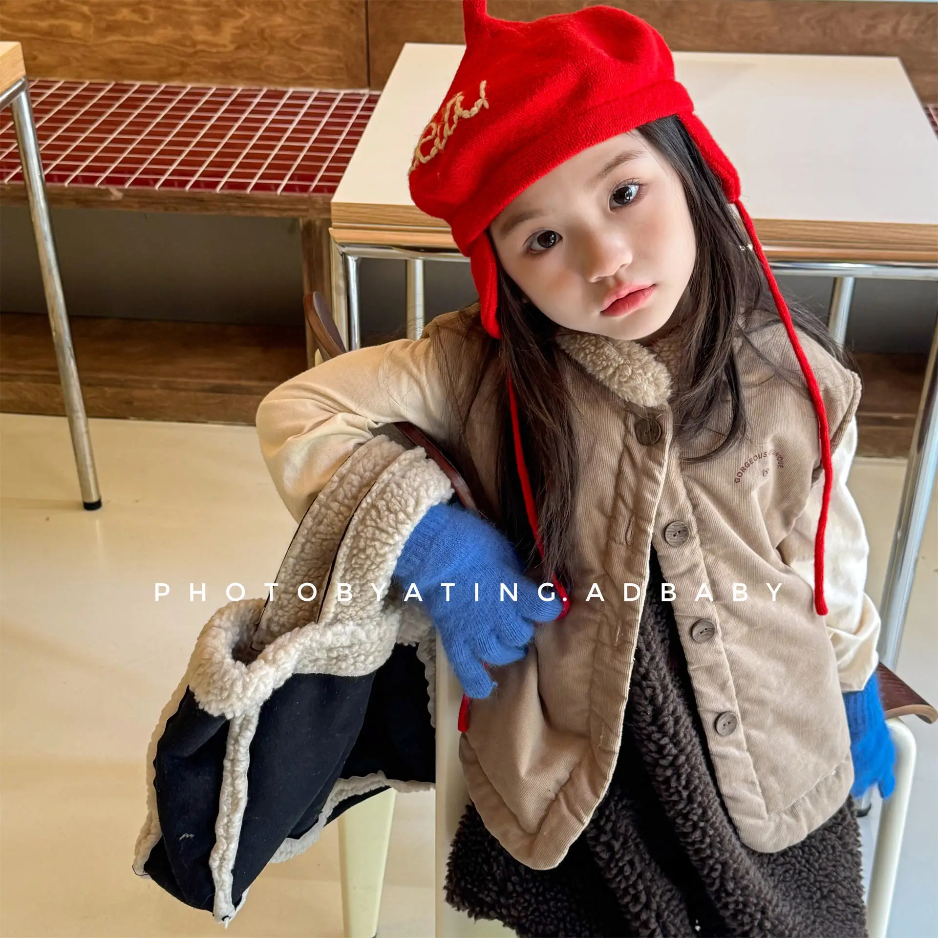 2025 Fall Winter Kids Vest Korean Style Baby Boys & Girls Sleeveless Jacket Thick Warm Cotton Fleece Lined Outerwear 1-8 Years
2025 Fall Winter Kids Vest Korean Style Baby Boys & Girls Sleeveless Jacket Thick Warm Cotton Fleece Lined Outerwear 1-8 Years