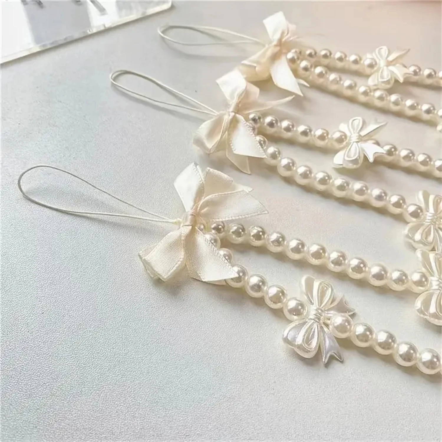 Stylish Short Rope Beaded Bracelet Mobile Phone Case with Small Fresh Pearl Bow Knot Lanyard Accessories for a Chic and Trendy L
Stylish Short Rope Beaded Bracelet Mobile Phone Case with Small Fresh Pearl Bow Knot Lanyard Accessories for a Chic and Trendy L