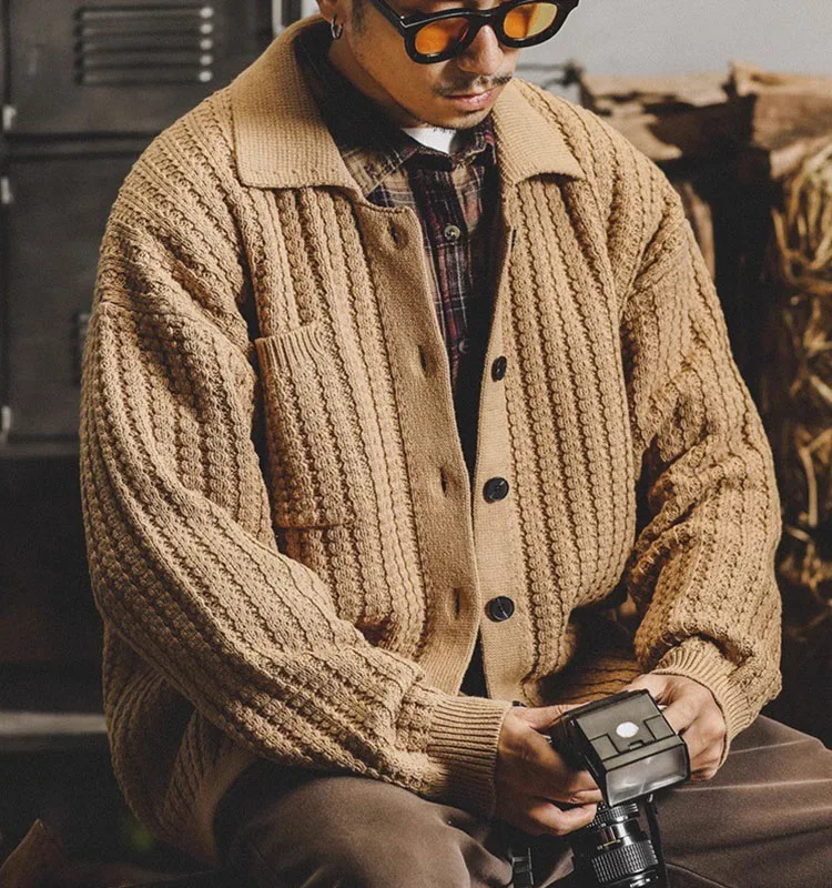 Мужской вязаный кардиган большого размера в американском рабочем стиле, плотный, ретро, осенне-зимний, свободный, повседневный свитер-жакет
Мужской вязаный кардиган большого размера в американском рабочем стиле, плотный, ретро, осенне-зимний, свободный, повседневный свитер-жакет