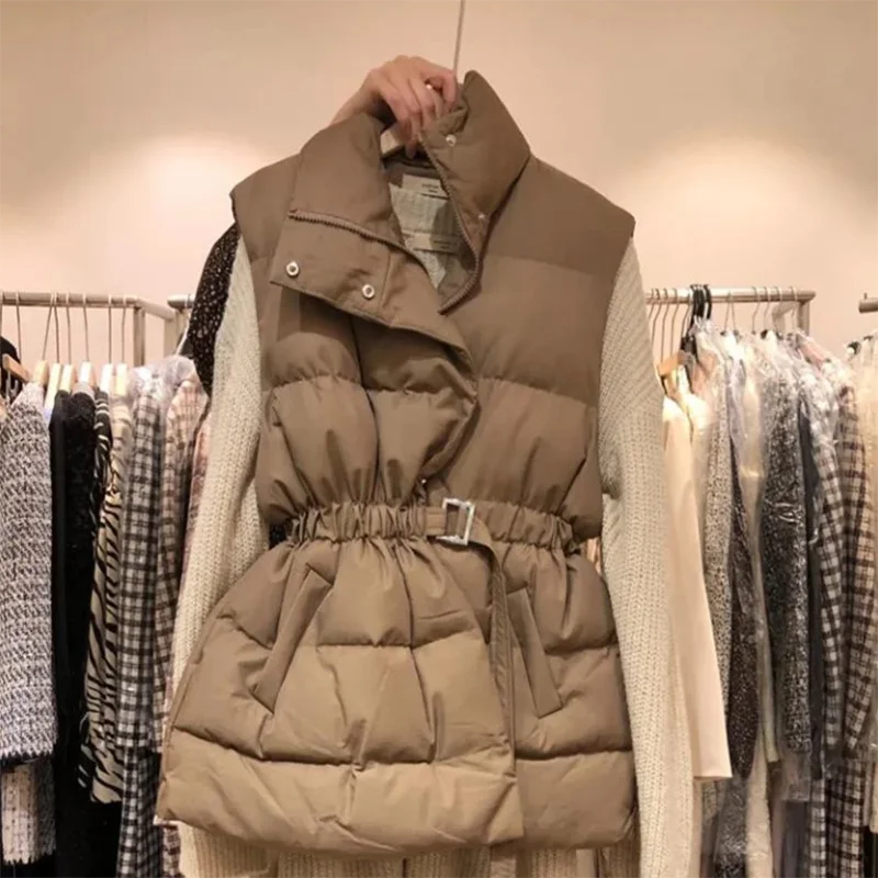 Short Women's Down Cotton Vest 2023 Winter New Sleeveless Outer Waistcoat Fashion Tight Waist Collar padded Jacket Vest Female
Short Women's Down Cotton Vest 2023 Winter New Sleeveless Outer Waistcoat Fashion Tight Waist Collar padded Jacket Vest Female