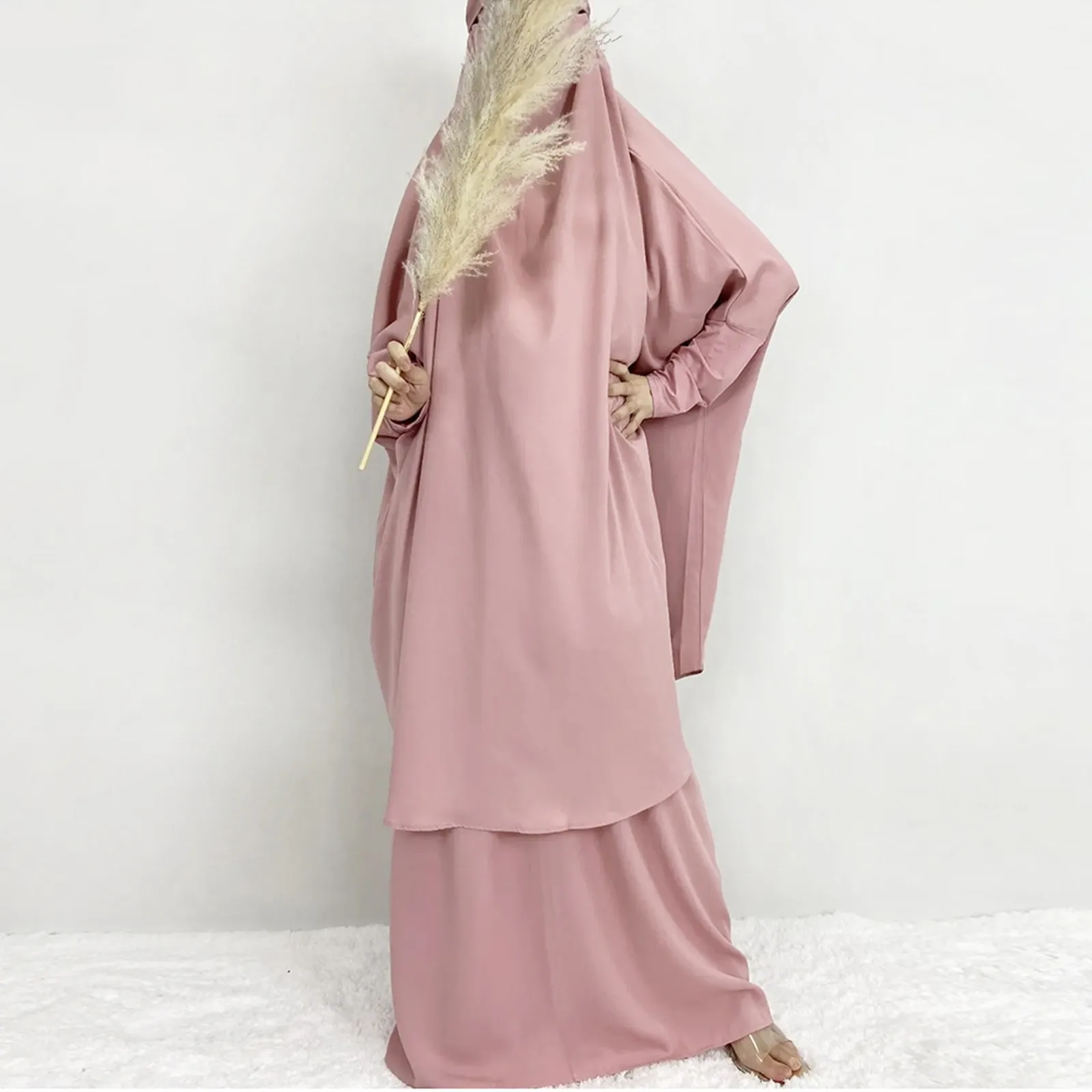 Рамадан мусульманский женский комплект Абая и хиджаб с длинным рукавом, скромное платье Абая, исламская одежда, Femme Musulmane Vestidos
Рамадан мусульманский женский комплект Абая и хиджаб с длинным рукавом, скромное платье Абая, исламская одежда, Femme Musulmane Vestidos