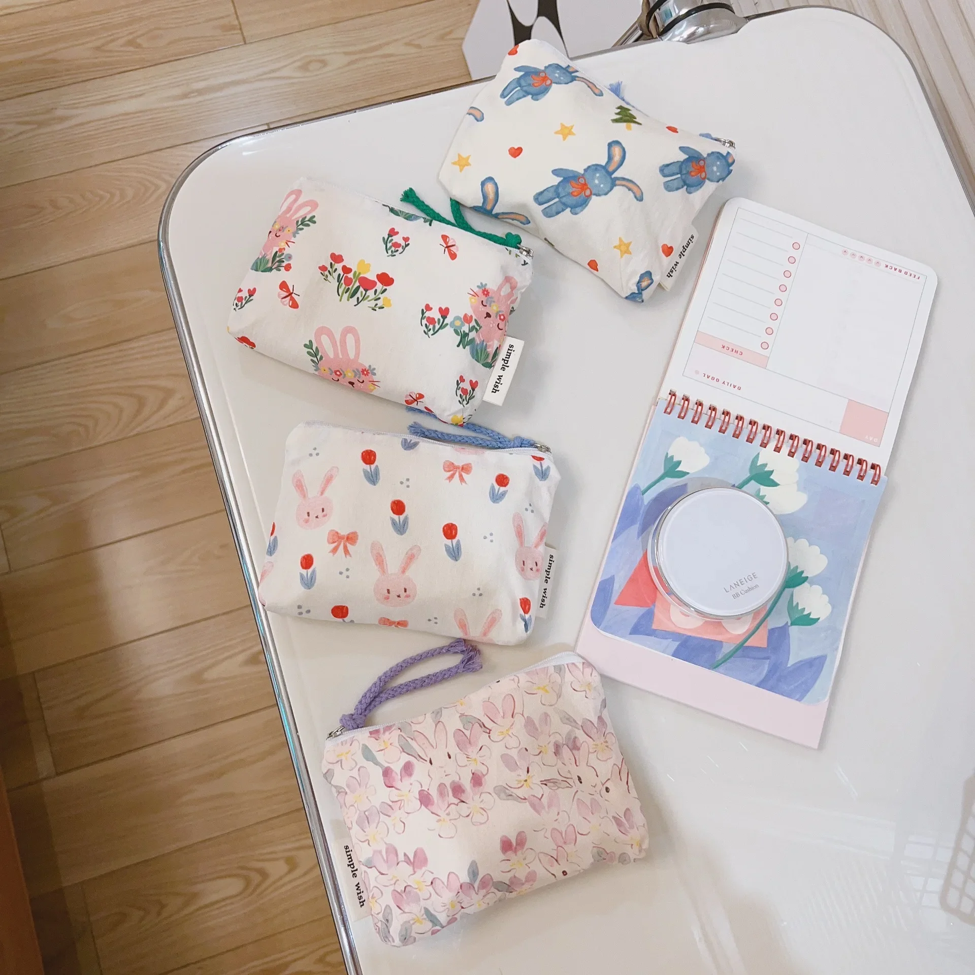 Portable Canvas Rabbit Cotton Bag Pure Zipper Coin Key Bag Money Pocket Women Men Retro Floral Cosmetic Bag Makeup Pouch
Portable Canvas Rabbit Cotton Bag Pure Zipper Coin Key Bag Money Pocket Women Men Retro Floral Cosmetic Bag Makeup Pouch