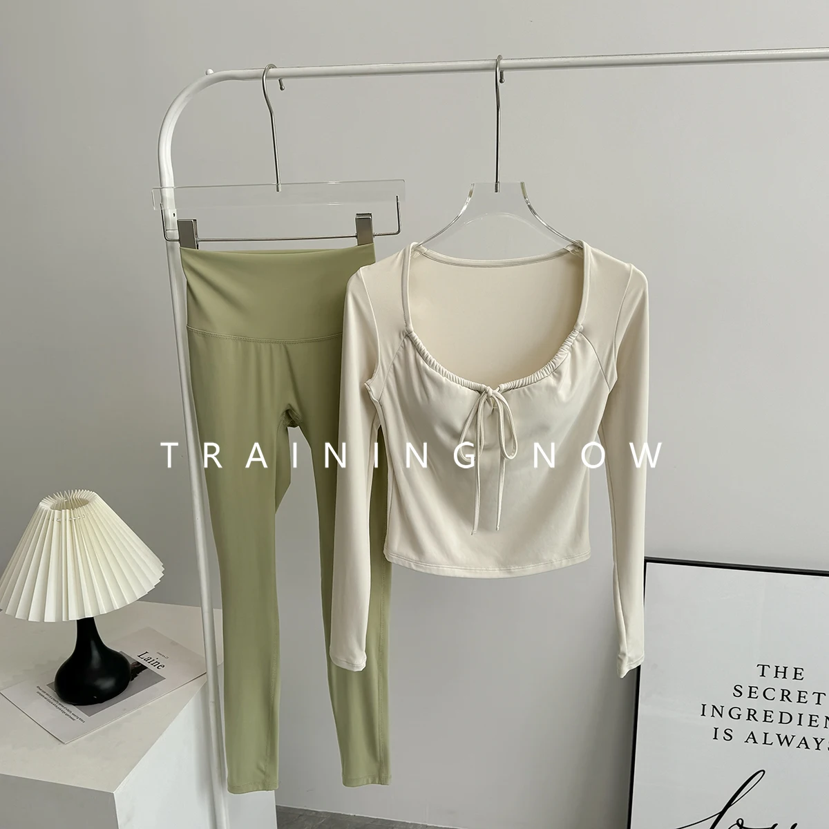 Fitness suit for women in autumn 2025 Internet celebrity new Pilates yoga suit professional running with chest pad sports top
Fitness suit for women in autumn 2025 Internet celebrity new Pilates yoga suit professional running with chest pad sports top