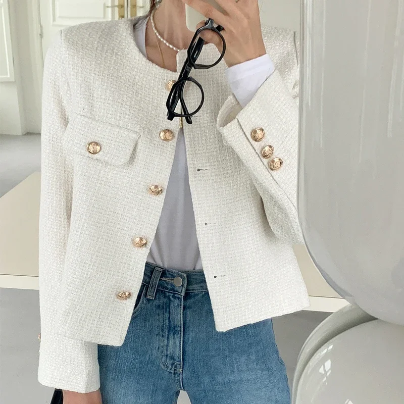 New French Wool Tweed Coat Fashion High-end Gold Button Short Slim Temperament Autumn Winter Korean Coats Women Jacket Korea
New French Wool Tweed Coat Fashion High-end Gold Button Short Slim Temperament Autumn Winter Korean Coats Women Jacket Korea