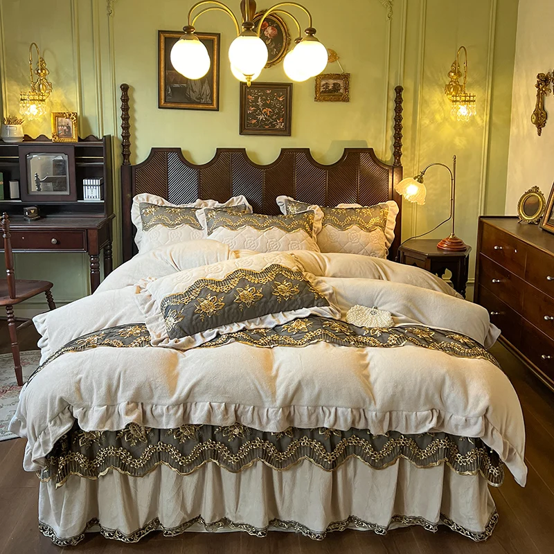 European Luxury Lace Embroidery Crystal Velvet Bedding Sets Duvet Cover Ruffles Quilted Bed Skirt Bedspread Pillowcases 4Pcs
European Luxury Lace Embroidery Crystal Velvet Bedding Sets Duvet Cover Ruffles Quilted Bed Skirt Bedspread Pillowcases 4Pcs