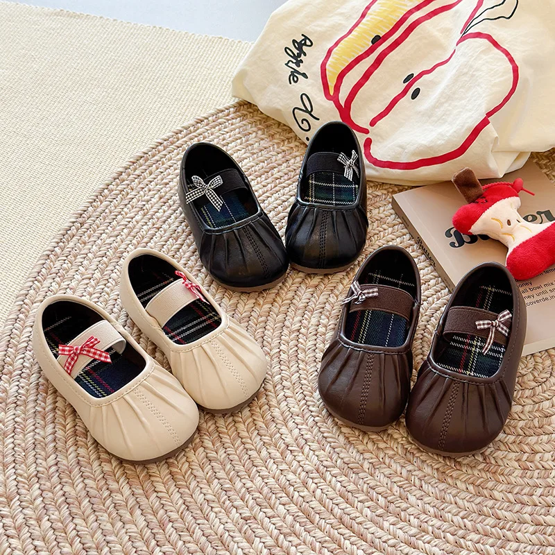 Детская кожаная обувь для девочек, весна-осень 2023, новая модная нескользящая универсальная обувь принцессы в корейском стиле с мягкой подошвой 
Детская кожаная обувь для девочек, весна-осень 2023, новая модная нескользящая универсальная обувь принцессы в корейском стиле с мягкой подошвой