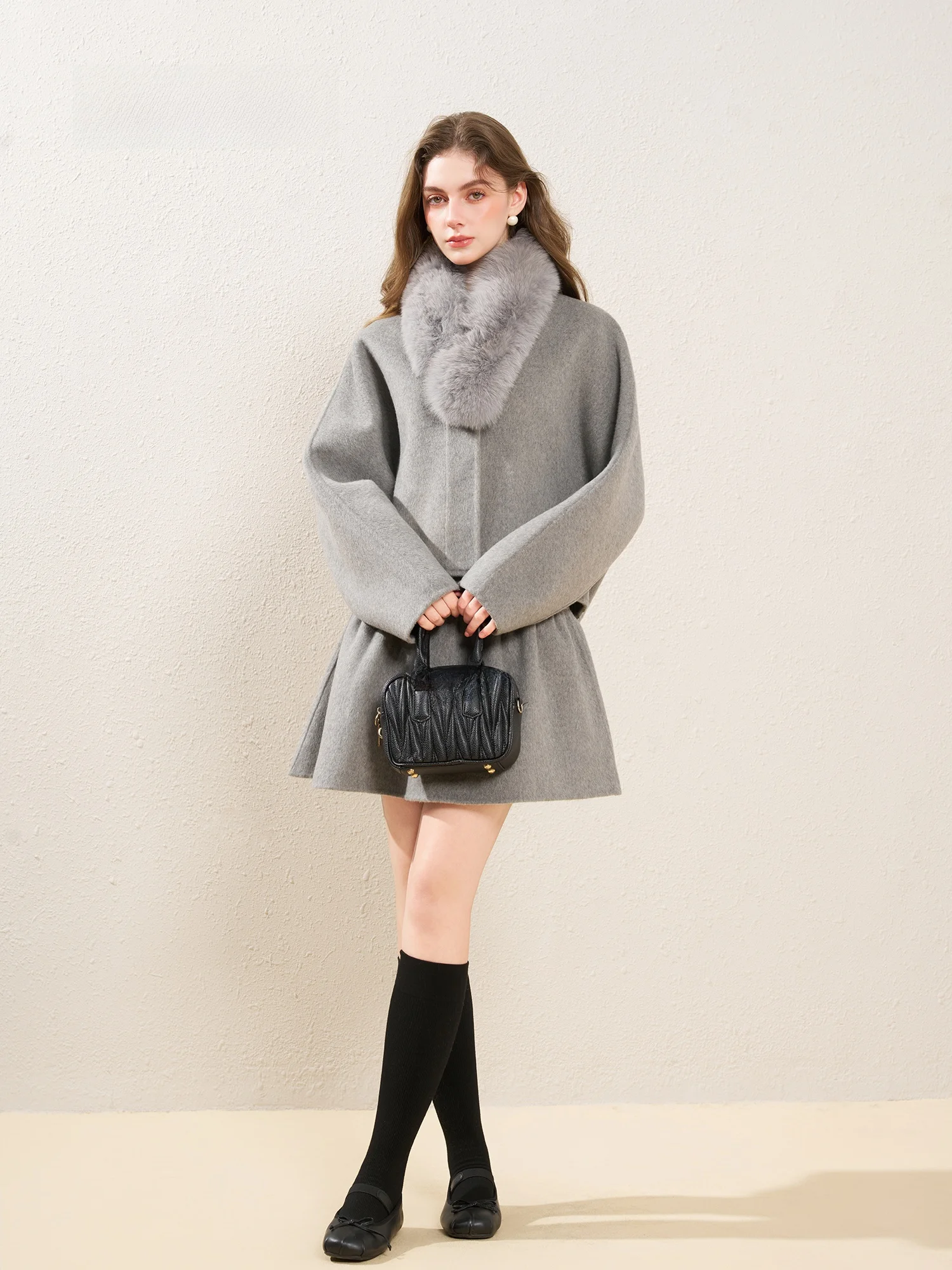 Модный двусторонний женский комплект: шерстяное пальто и костюм-двойка с круглым вырезом, длинный рукав, зимний наряд
Модный двусторонний женский комплект: шерстяное пальто и костюм-двойка с круглым вырезом, длинный рукав, зимний наряд