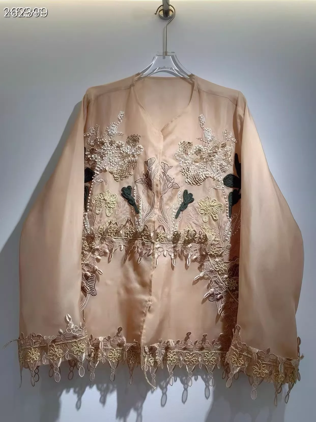 Cheongsam Top Chinese Fashion Embroidered Silk Jacket Elegant Ladies Tassels Lace Trench Coat
Cheongsam Top Chinese Fashion Embroidered Silk Jacket Elegant Ladies Tassels Lace Trench Coat