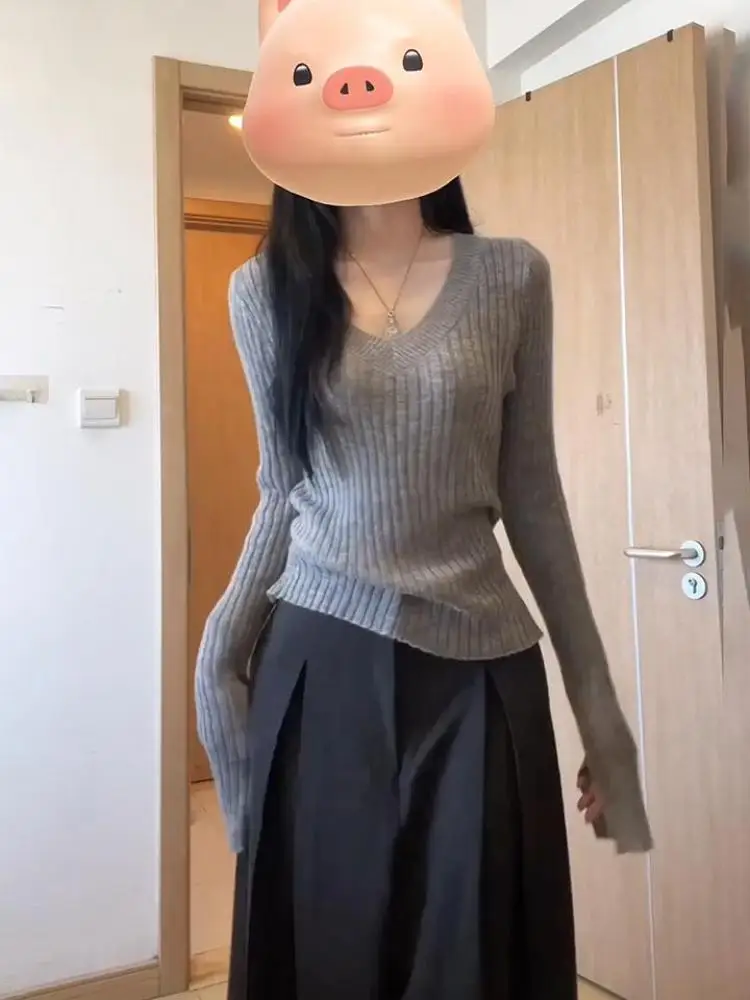 French Women's Gray V-neck Elegant Slim Crochet Sweater Autumn Winter Long Sleeves Short Knitted Tops Ladies Simplicity Popular
French Women's Gray V-neck Elegant Slim Crochet Sweater Autumn Winter Long Sleeves Short Knitted Tops Ladies Simplicity Popular