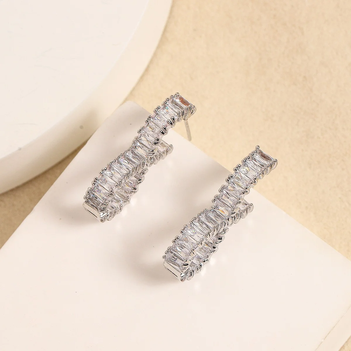 925 Silver Needle Luxury Baguette Cut Gemstone C Hoop Earrings, Elegant Party Statement Jewelry Gift for Women
925 Silver Needle Luxury Baguette Cut Gemstone C Hoop Earrings, Elegant Party Statement Jewelry Gift for Women