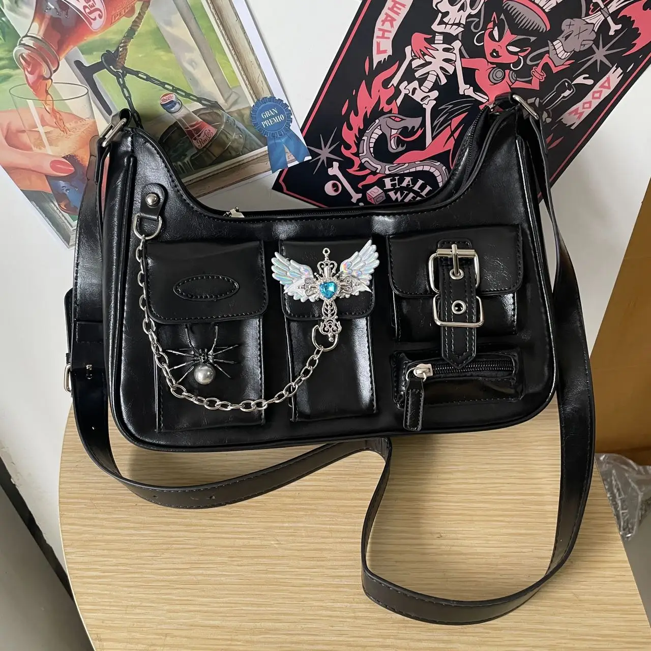 Модная сумка Y2K Spice Girl's Bag, белая сумка через плечо с крыльями, милая сумка через плечо в стиле панк с пауком для женщин
Модная сумка Y2K Spice Girl's Bag, белая сумка через плечо с крыльями, милая сумка через плечо в стиле панк с пауком для женщин