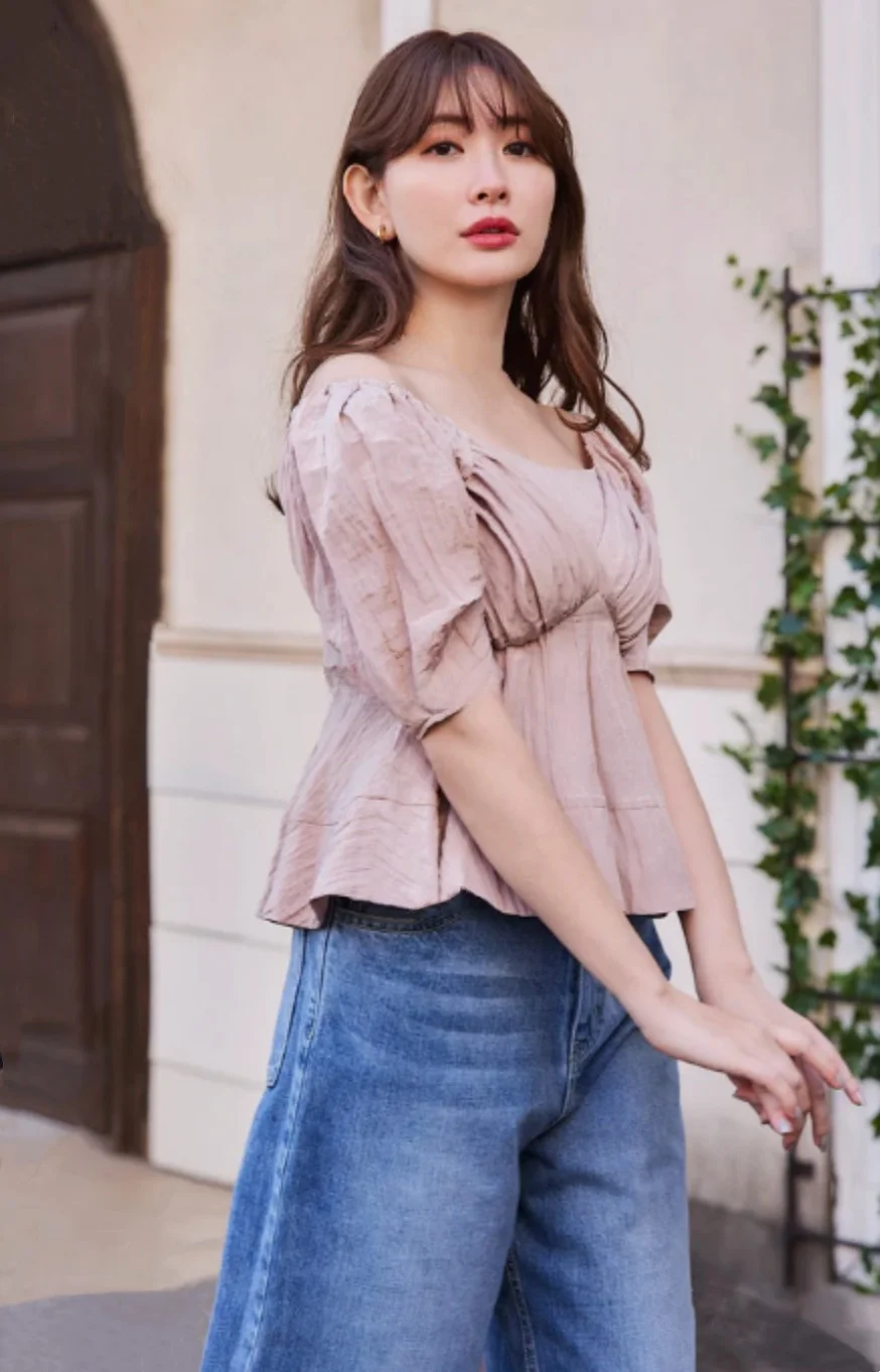 Pure Color V-neck One-shoulder Bubble Sleeve Pleated Shirt Sweet Style Slim Fit Short Sleeve Casual Women's Fashion
Pure Color V-neck One-shoulder Bubble Sleeve Pleated Shirt Sweet Style Slim Fit Short Sleeve Casual Women's Fashion