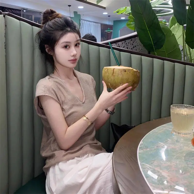 Трикотажная футболка с V-образным вырезом для похудения, стиль Pure Desire, весна-лето, базовая футболка-поддевка, с коротким рукавом, стандартной длины
Трикотажная футболка с V-образным вырезом для похудения, стиль Pure Desire, весна-лето, базовая футболка-поддевка, с коротким рукавом, стандартной длины