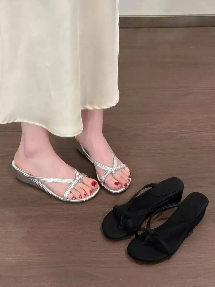 Retro Thick Heel Sandals Women's Outdoor Summer New Small Size Heightening Skirt Slippers Breathable Slip-On Rubber Sole
Retro Thick Heel Sandals Women's Outdoor Summer New Small Size Heightening Skirt Slippers Breathable Slip-On Rubber Sole