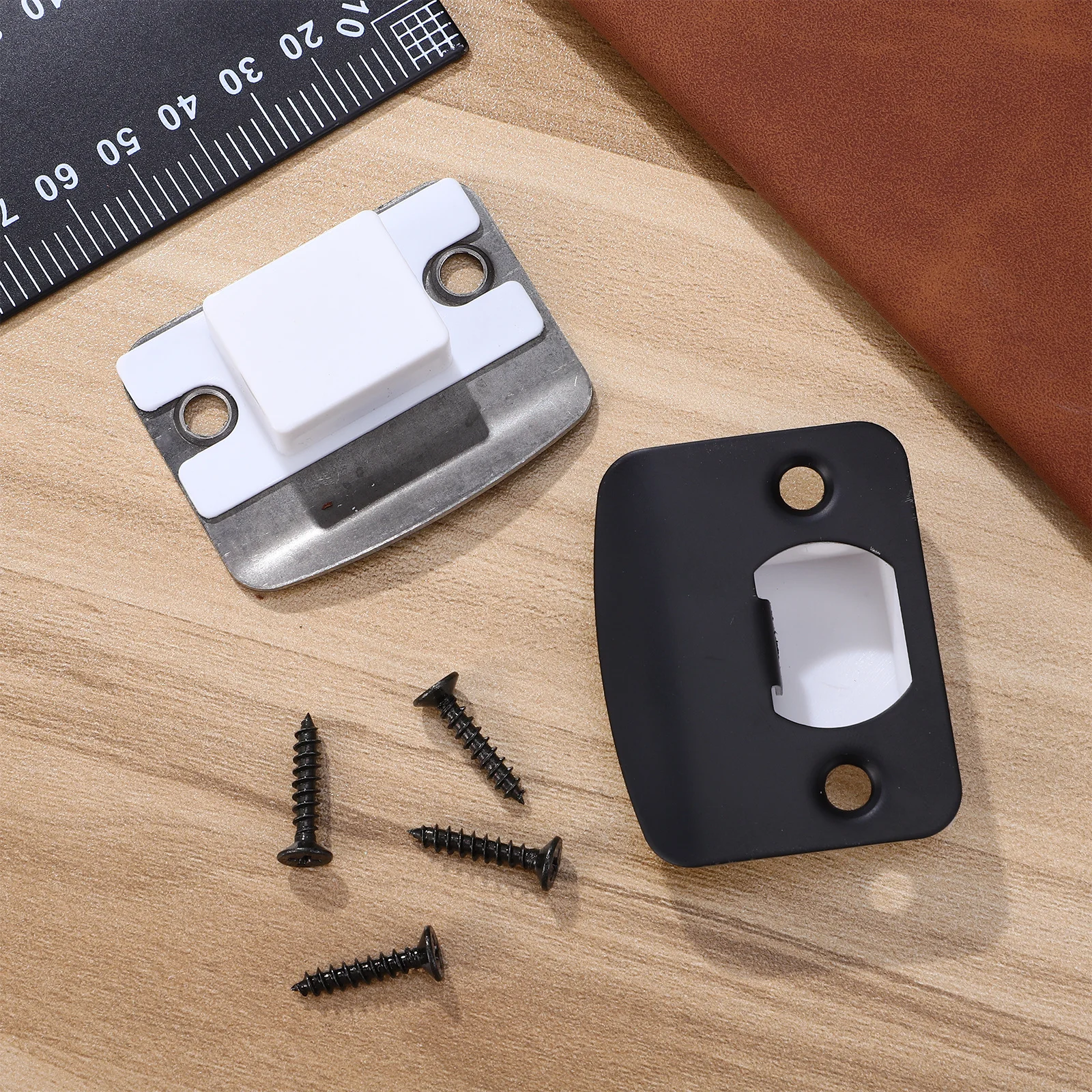 Комплект усиления дверей из 4 предметов: прочные установочные пластины для ригеля, устойчивые к ударам и поджиму, идеально подходят для дверей дома, магазина, офиса
Комплект усиления дверей из 4 предметов: прочные установочные пластины для ригеля, устойчивые к ударам и поджиму, идеально подходят для дверей дома, магазина, офиса