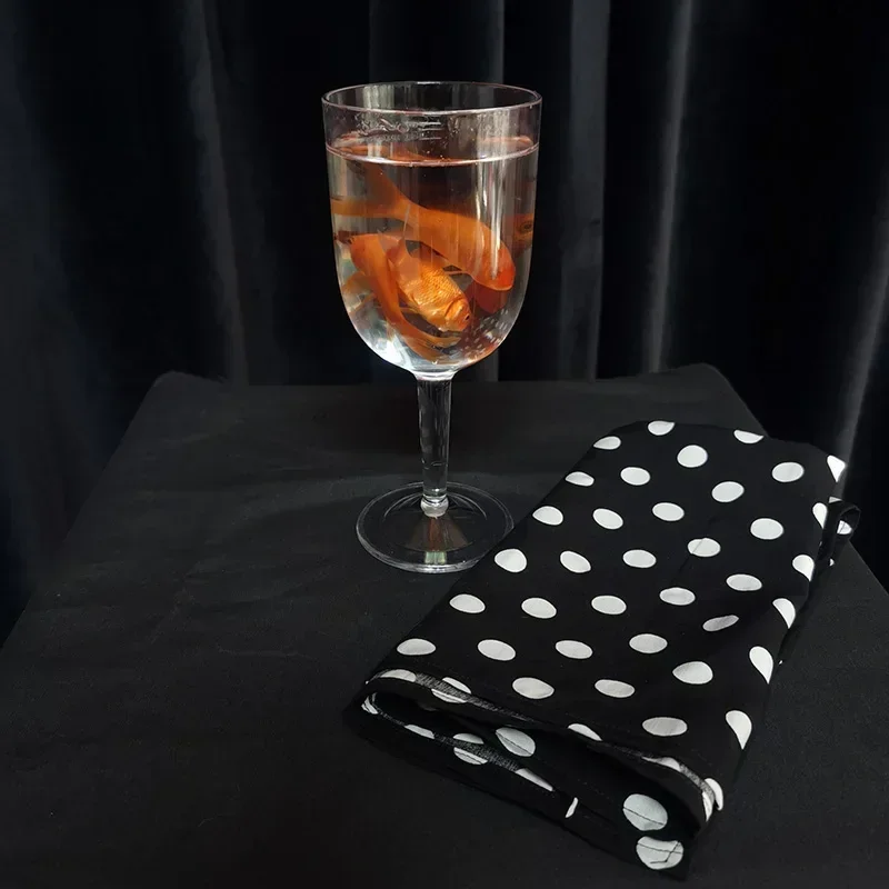 Золотая рыбка в кубок-рыбу, появляющаяся из пустой чашки, сценические фокусы, магия, волшебники, реквизит, аксессуар, иллюзия, трюк
Золотая рыбка в кубок-рыбу, появляющаяся из пустой чашки, сценические фокусы, магия, волшебники, реквизит, аксессуар, иллюзия, трюк