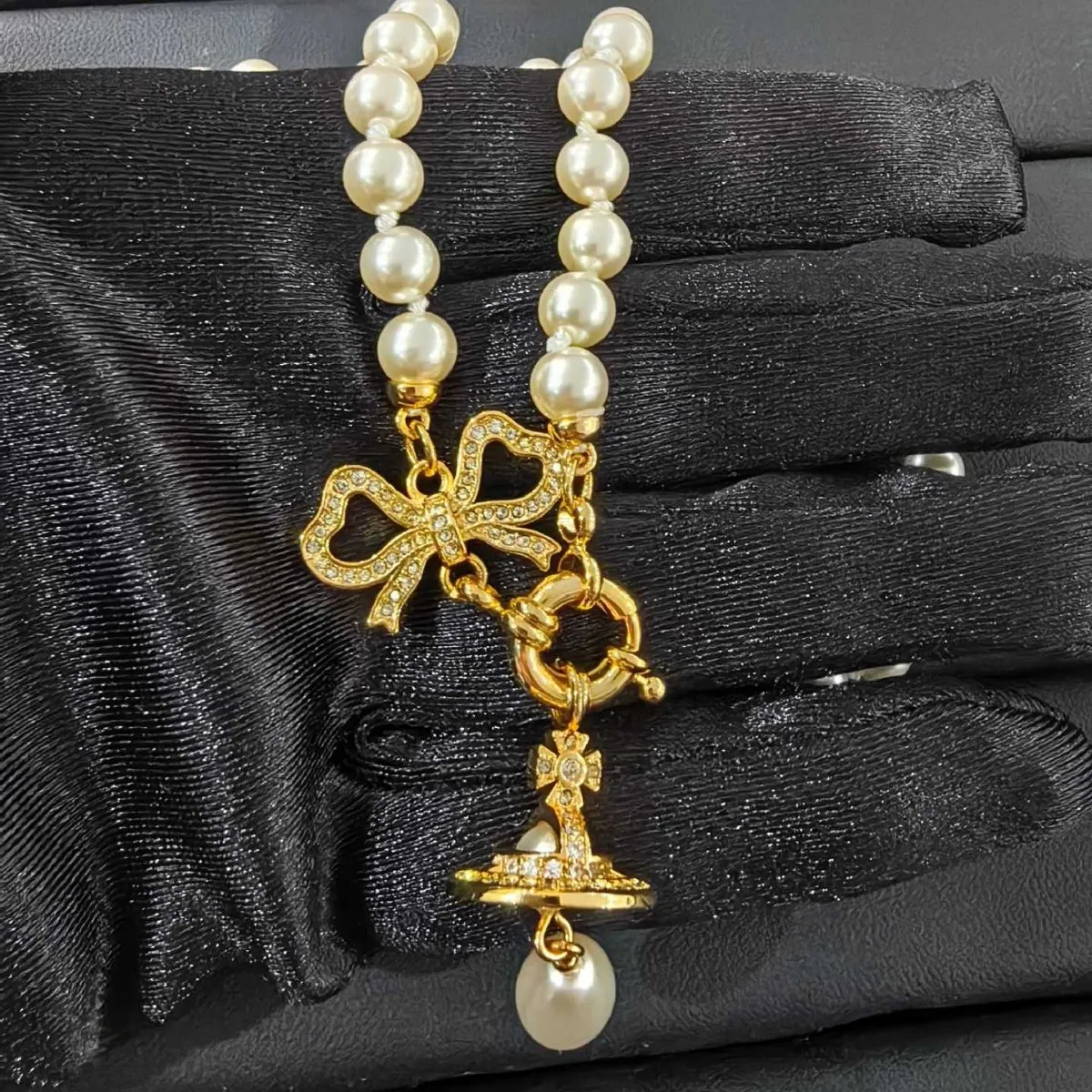 Элегантное ожерелье высшего класса: законодатель моды, приумножьте соблазнительность в вашем образе!
Элегантное ожерелье высшего класса: законодатель моды, приумножьте соблазнительность в вашем образе!