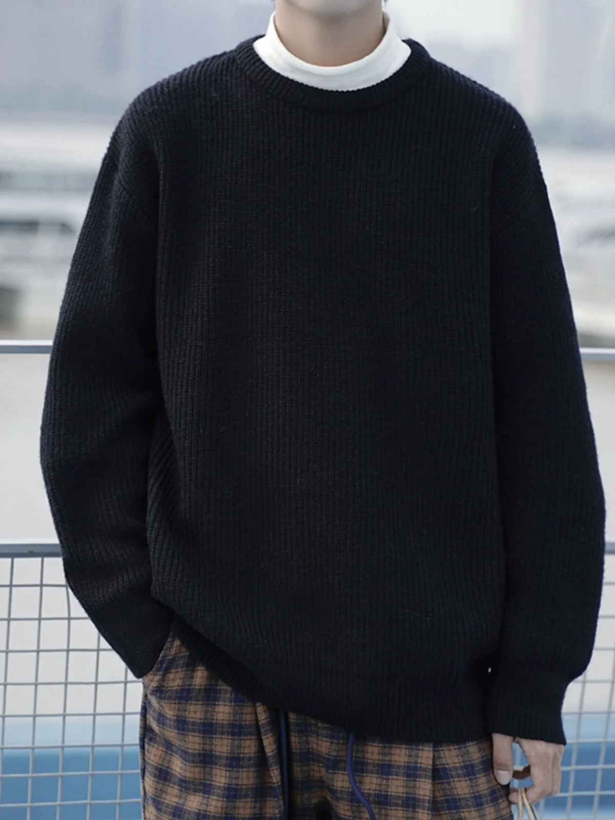 Повседневный мужской вязаный свитер с круглым вырезом, осенне-зимний, свободного кроя, однотонный, модный, базовый топ
Повседневный мужской вязаный свитер с круглым вырезом, осенне-зимний, свободного кроя, однотонный, модный, базовый топ