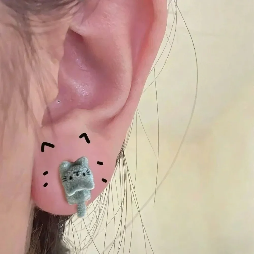 Hypoallergenic Fur-covered Earrings Flocking Resin Exquisite Y2K Animal Ear Studs Versatile Three-dimensional Cute Cat Earrings
Hypoallergenic Fur-covered Earrings Flocking Resin Exquisite Y2K Animal Ear Studs Versatile Three-dimensional Cute Cat Earrings