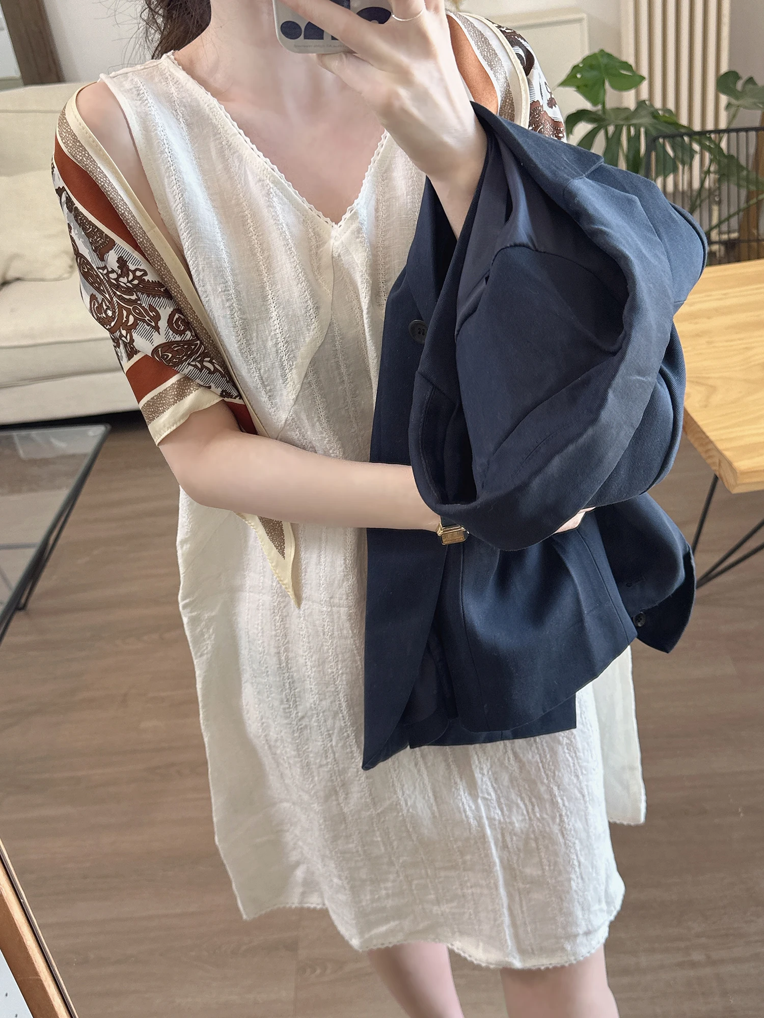 High Quality Han Han Lin Short Dress V-Neck Lightly See-Through Tangerine Color Versatile A-Line Skirt Daily Wear Spring Summer
High Quality Han Han Lin Short Dress V-Neck Lightly See-Through Tangerine Color Versatile A-Line Skirt Daily Wear Spring Summer