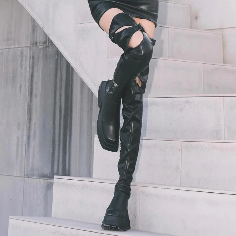 Осенне-зимние сапоги выше колена до бедра, женские рыцарские сапоги на танкетке, увеличивающие рост, мотоциклетные высокие сапоги
Осенне-зимние сапоги выше колена до бедра, женские рыцарские сапоги на танкетке, увеличивающие рост, мотоциклетные высокие сапоги