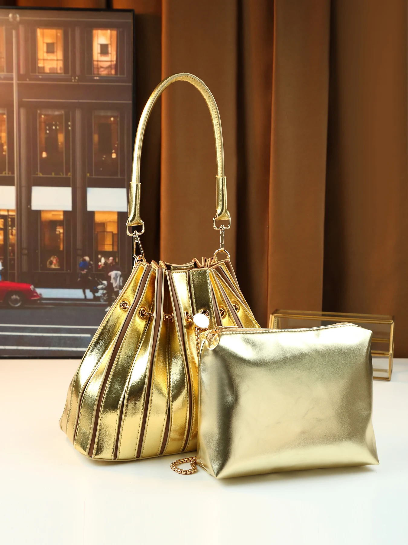 Elegant light luxury handbag niche design pleated large capacity shoulder child and mother bag
Elegant light luxury handbag niche design pleated large capacity shoulder child and mother bag