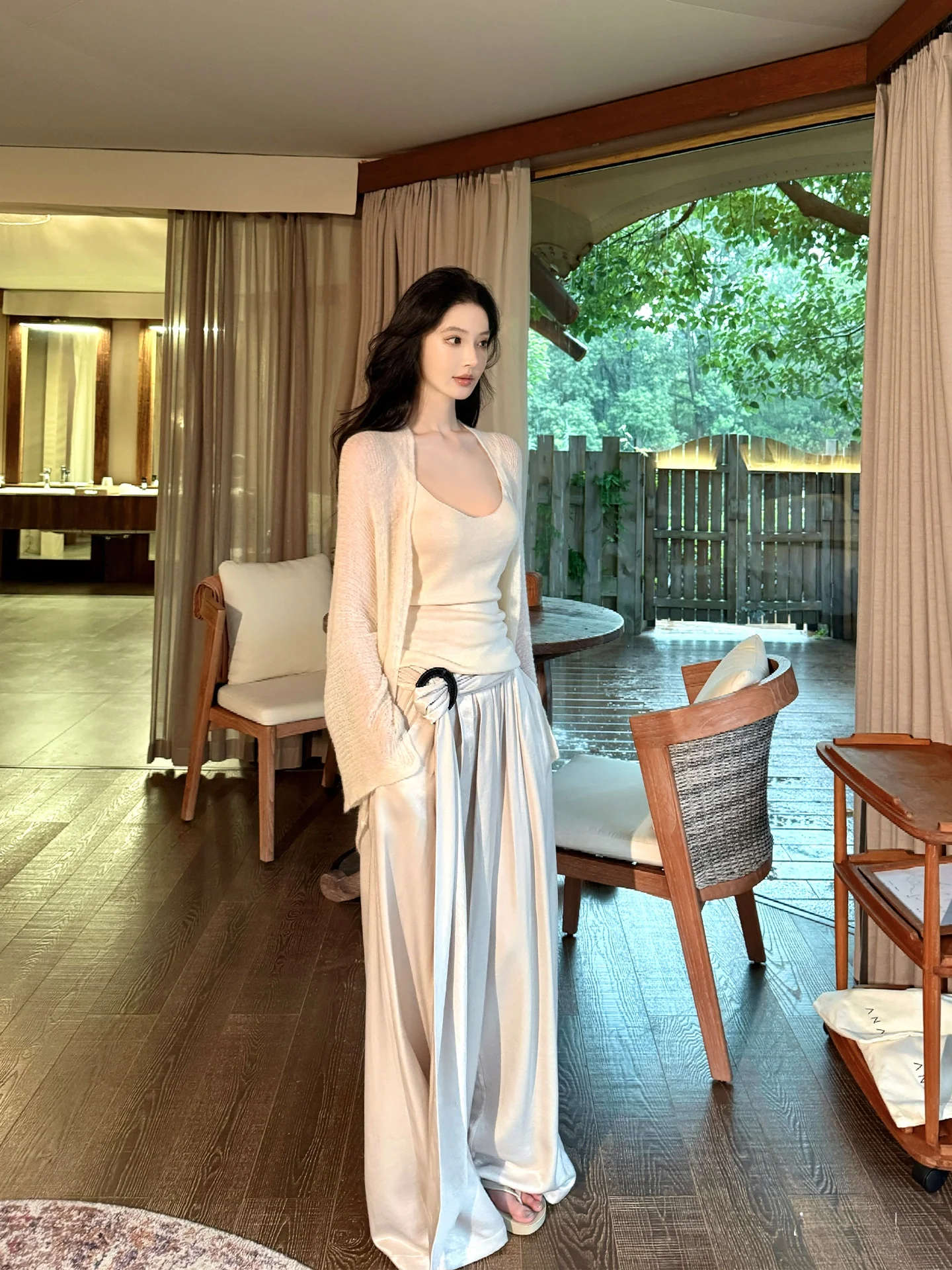 Женские брюки Alin с высокой талией из шелка, прямые, широкие, драпированные, для осеннего сезона, модные, деловые, повседневные
Женские брюки Alin с высокой талией из шелка, прямые, широкие, драпированные, для осеннего сезона, модные, деловые, повседневные