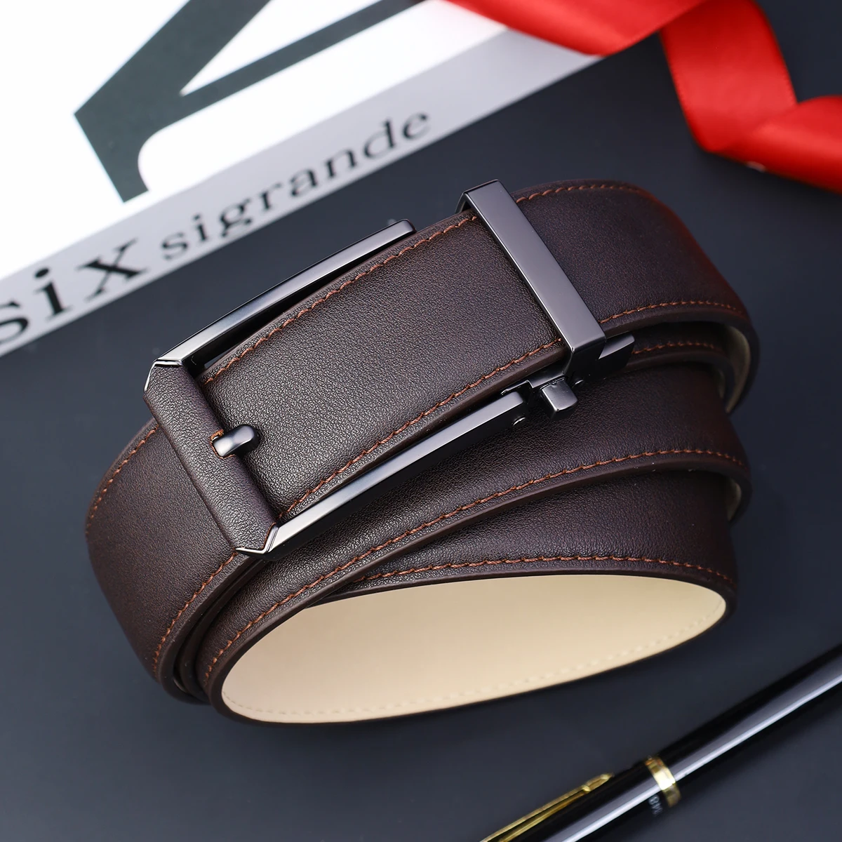 Модный деловой мужской ремень с пряжкой из сплава, высококачественный мягкий ремень из искусственной кожи для рабочих брюк, джинсов
Модный деловой мужской ремень с пряжкой из сплава, высококачественный мягкий ремень из искусственной кожи для рабочих брюк, джинсов