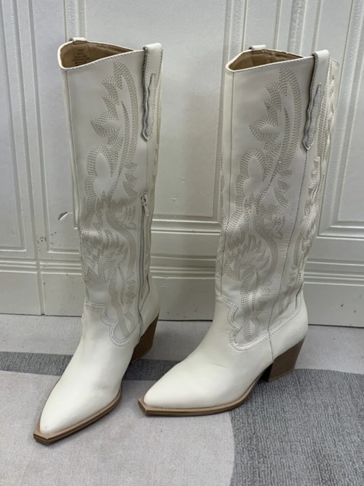 Ботинки Faion, универсальные зимние ботинки до середины икры из однотонной кожи с большой молнией и рисунком для молодых женщин
Ботинки Faion, универсальные зимние ботинки до середины икры из однотонной кожи с большой молнией и рисунком для молодых женщин