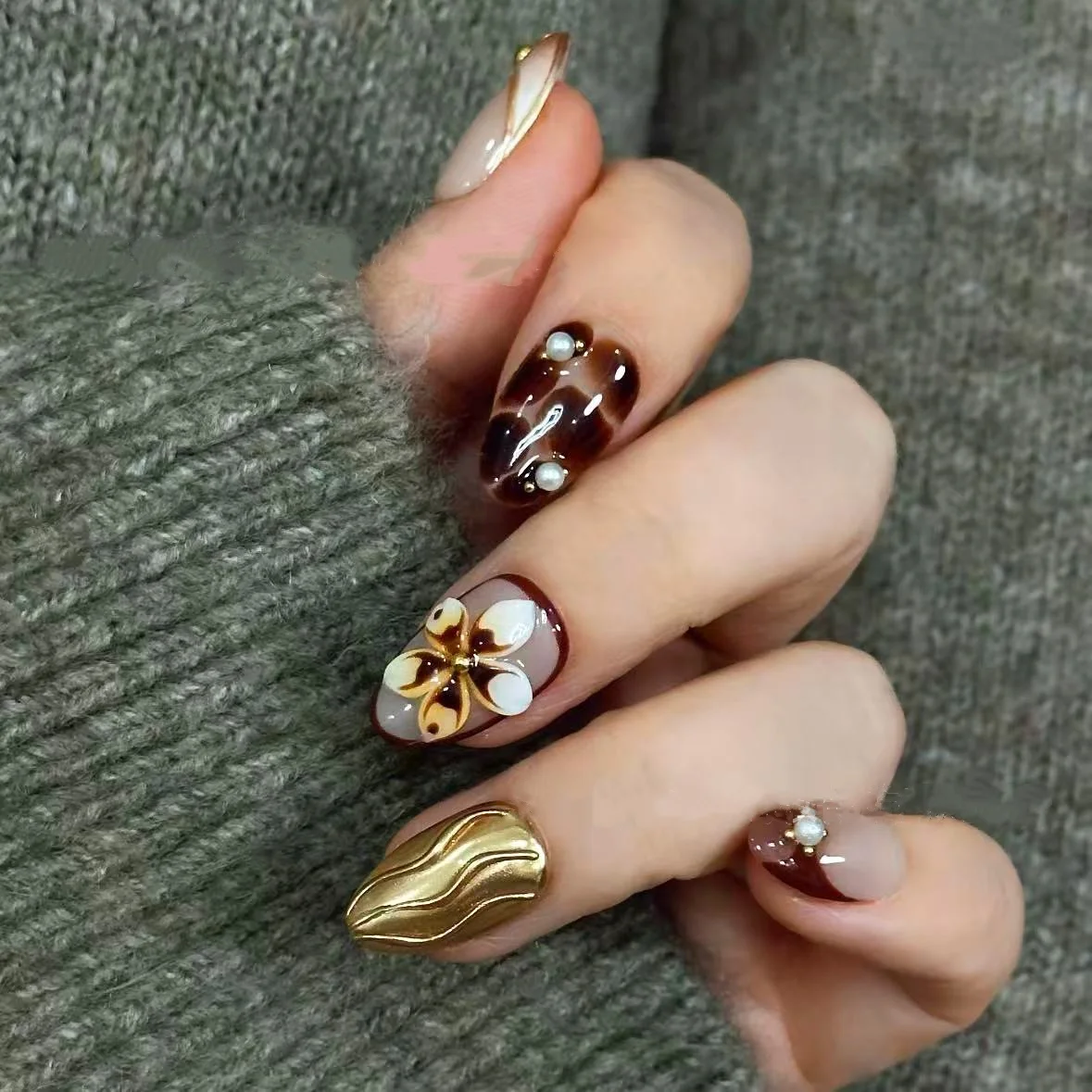24Pcs Short Almond False Nails Red Gilded French Design Press on Fake Nails 3D Flower Pearl Detachable Full Cover Nails Tips Art
24Pcs Short Almond False Nails Red Gilded French Design Press on Fake Nails 3D Flower Pearl Detachable Full Cover Nails Tips Art