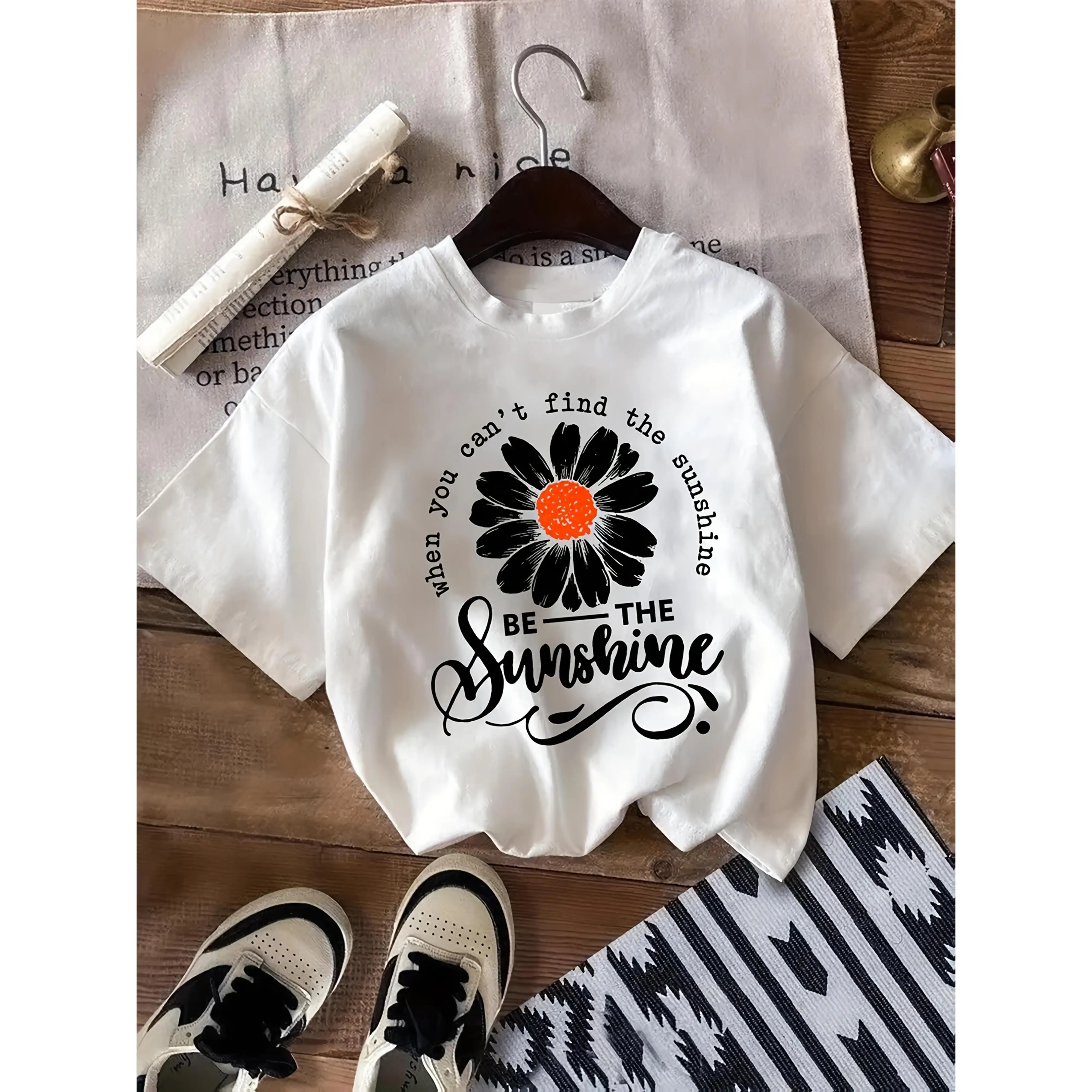 Daisy flower and sunshine letter print t-shirt, short sleeve round neck summer casual t-shirt, Women's daily wear
Daisy flower and sunshine letter print t-shirt, short sleeve round neck summer casual t-shirt, Women's daily wear
