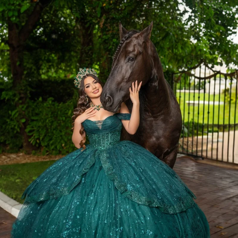 Блестящие черновато-зеленые платья Quinceanera по индивидуальному заказу, бальное платье Sweet 16, платье из тюля с аппликацией и цветами, кружевное платье для дня рождения, 15 лет
Блестящие черновато-зеленые платья Quinceanera по индивидуальному заказу, бальное платье Sweet 16, платье из тюля с аппликацией и цветами, кружевное платье для дня рождения, 15 лет