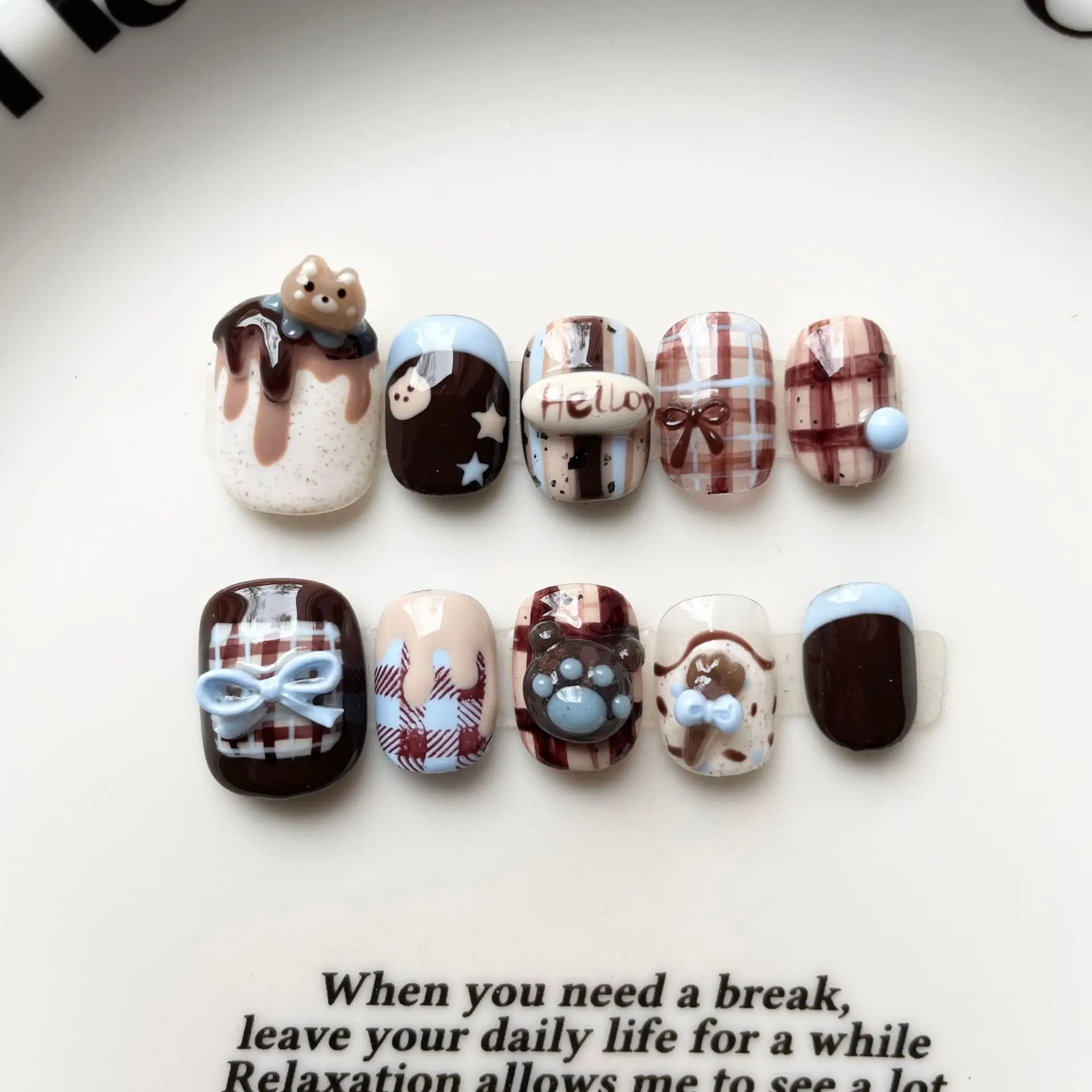Cute Style 3D Wearable NailsHand painted Chocolate Flow Heart Plaid Design Fake Nails Brown and Blue Color Bow Handmade Manicure
Cute Style 3D Wearable NailsHand painted Chocolate Flow Heart Plaid Design Fake Nails Brown and Blue Color Bow Handmade Manicure