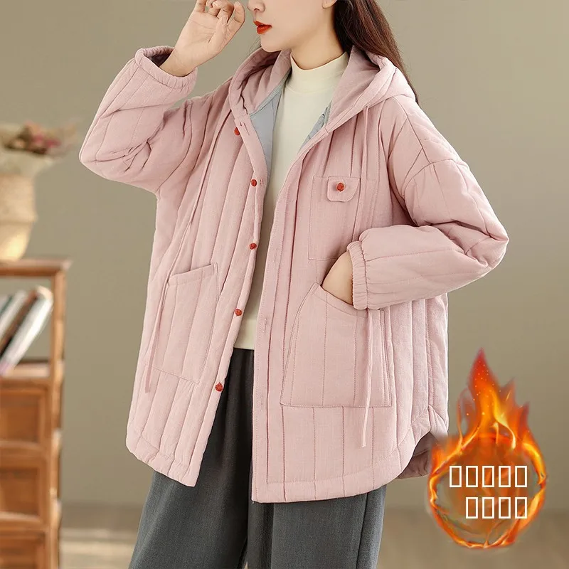 Женская хлопково-льняная куртка больших размеров с капюшоном, утепленная, зимняя, теплая, свободного кроя, с традиционными китайскими пуговицами
Женская хлопково-льняная куртка больших размеров с капюшоном, утепленная, зимняя, теплая, свободного кроя, с традиционными китайскими пуговицами