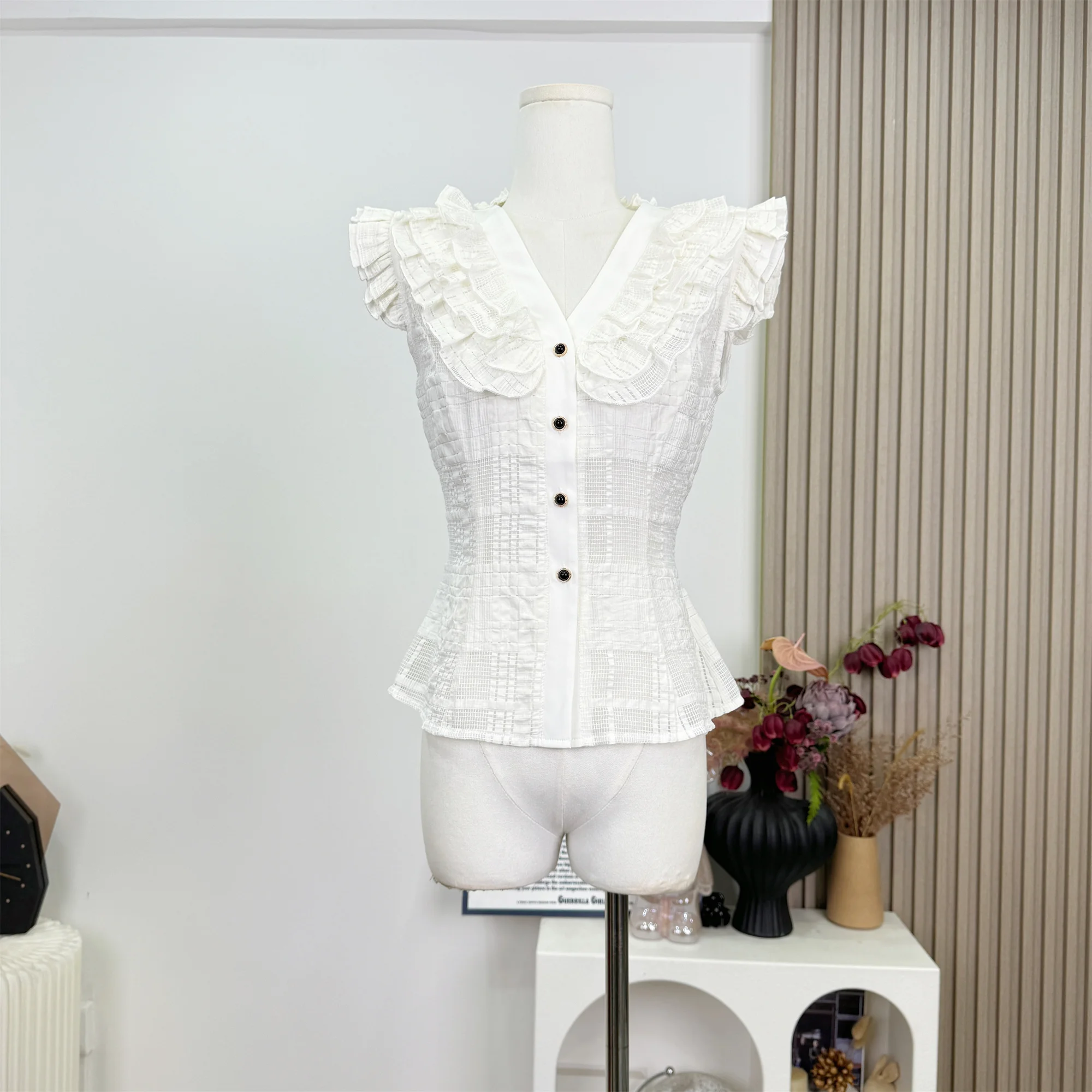 French Sleeveless Chiffon Shirt For Spring And Summer With A Unique Wooden Ear Design And A Women's Top
French Sleeveless Chiffon Shirt For Spring And Summer With A Unique Wooden Ear Design And A Women's Top