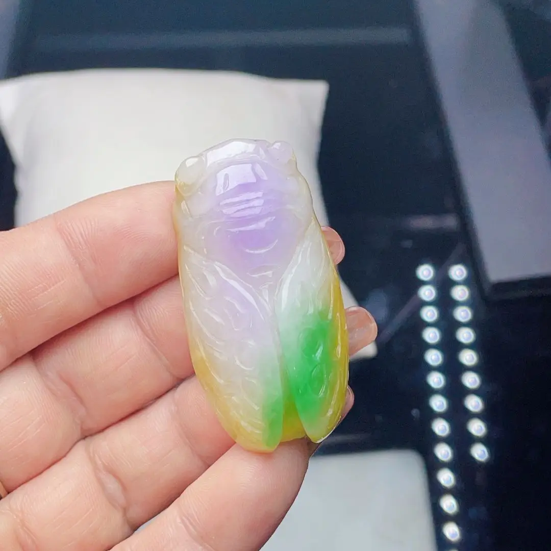 Jade Glutinous Seed Tri-color Yiming Amazing Pendant Pendant Advanced Fine Carving Versatile 
Jade Glutinous Seed Tri-color Yiming Amazing Pendant Pendant Advanced Fine Carving Versatile